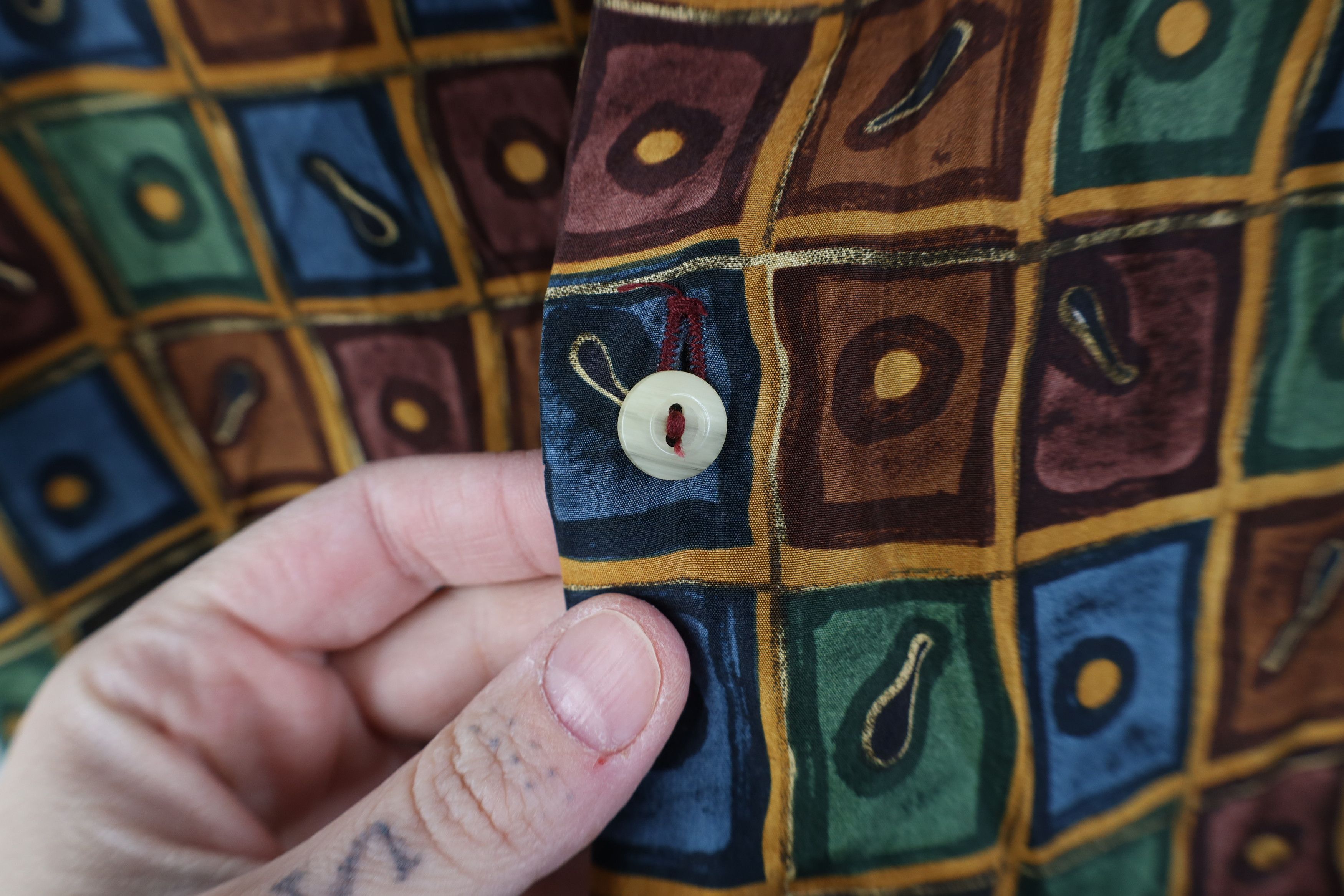 Vintage Vintage 90s Streetwear Geometric Silk Collared Button Shirt Size US L / EU 52-54 / 3 - 4 Thumbnail