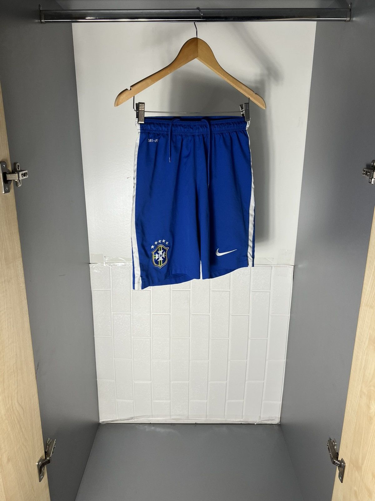 Nike VINTAGE NIKE BRAZIL SOCCER JERSEY SHORTS RETRO BLOKE Y2K 90s Size US S / EU 44-46 / 1 - 5 Thumbnail