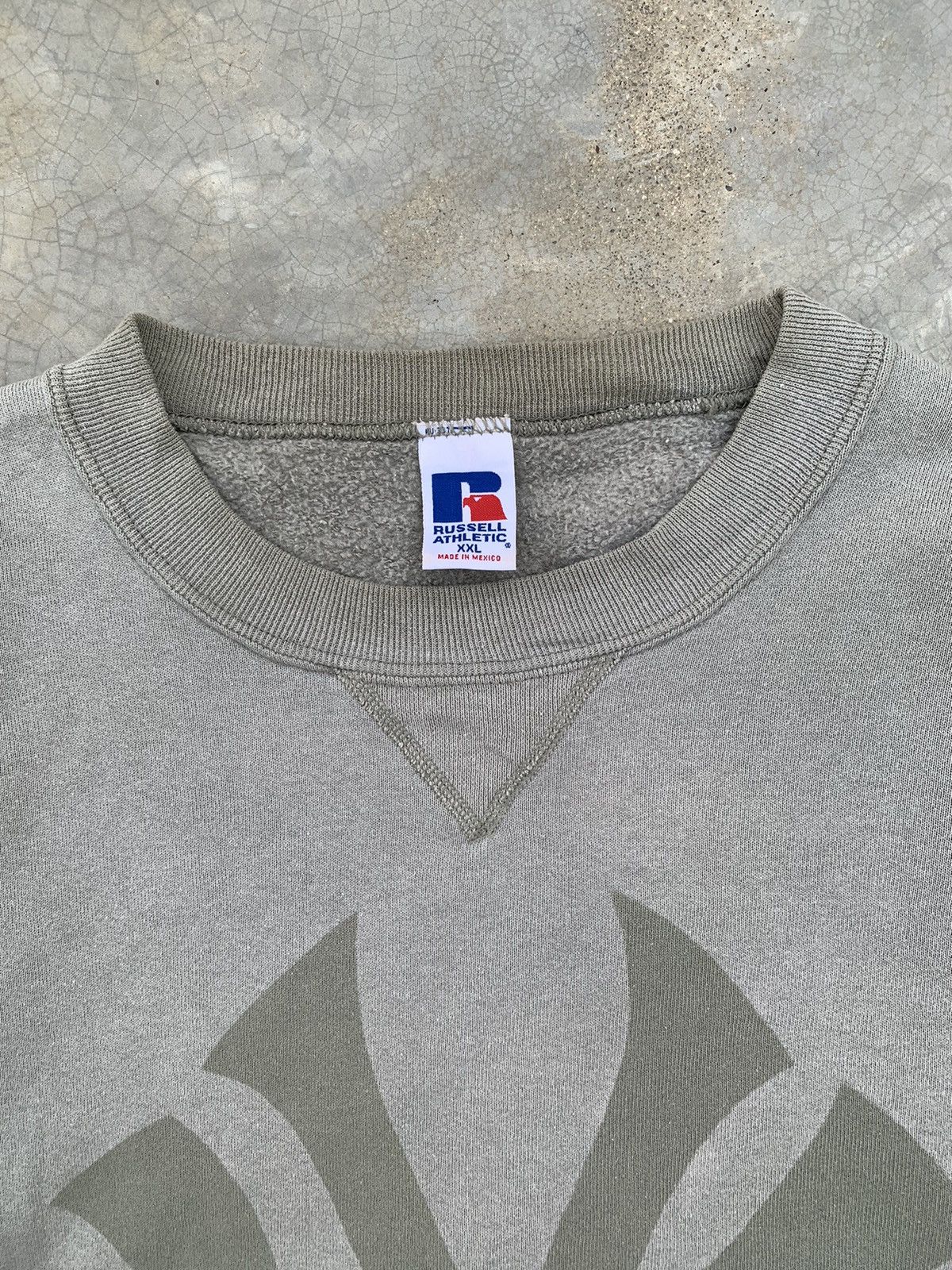 Russell Athletic XXL* RUSSELL SUN FADED CREWNECK Size US XXL / EU 58 / 5 - 8 Thumbnail