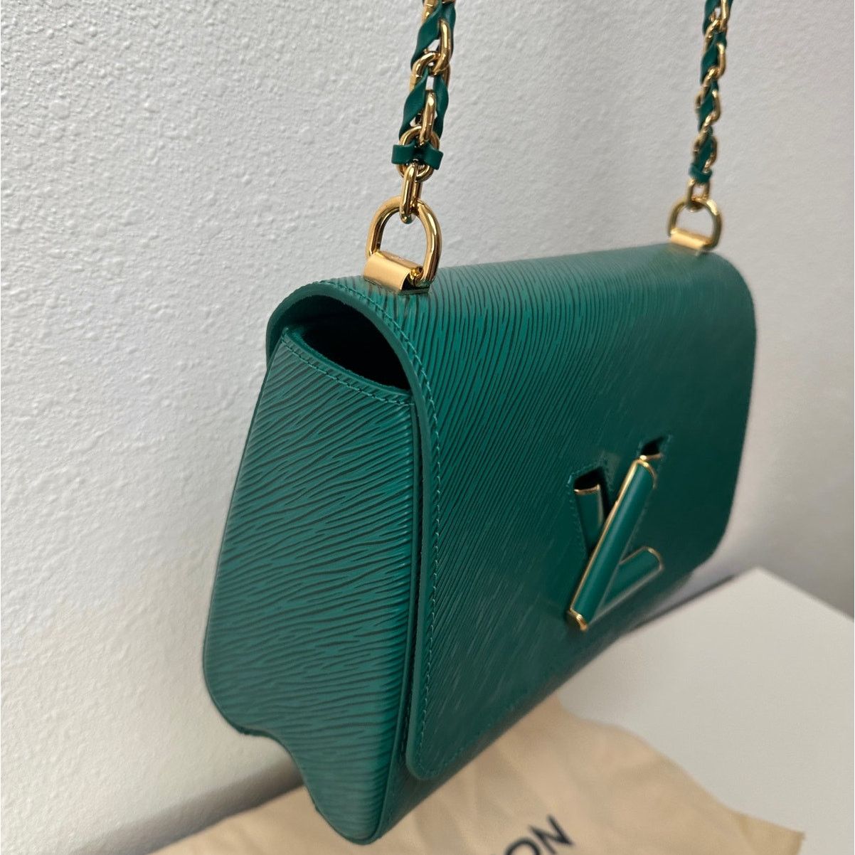 Louis Vuitton Louis Vuitton Twist MM Shoulder Bag – Emerald Epi Leather Size ONE SIZE - 12 Thumbnail
