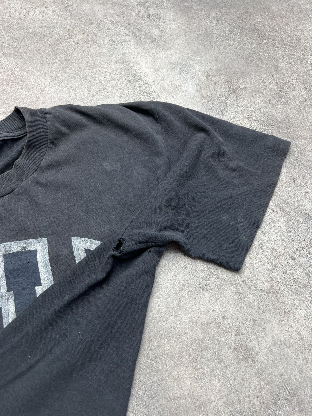 Vintage YALE American University trashed t shirt Size US M / EU 48-50 / 2 - 6 Thumbnail