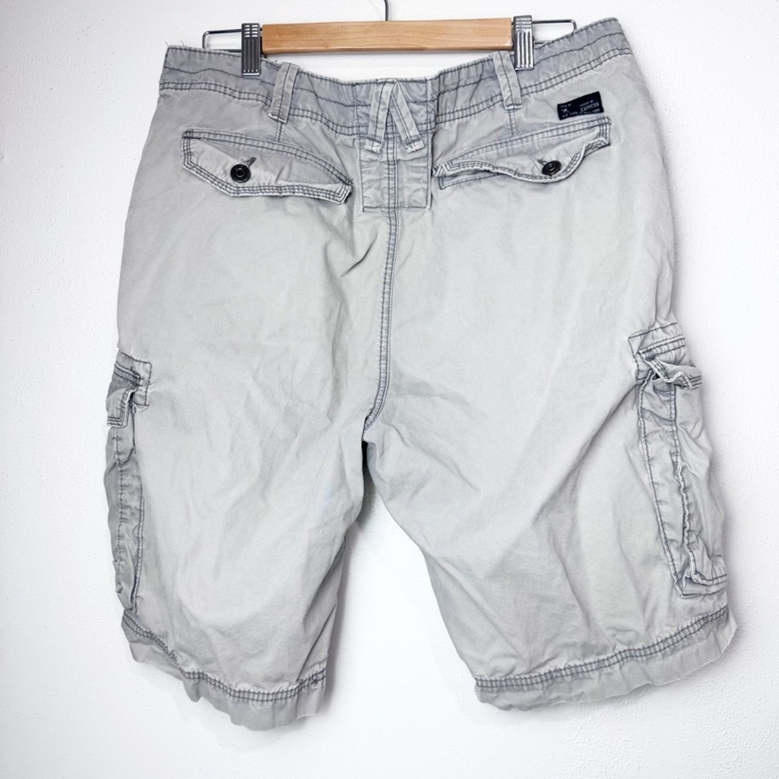 Express Express 10” Grey Contrast Stitch Cargo Shorts Men’s Size 38 Size US 38 / EU 54 - 5 Thumbnail