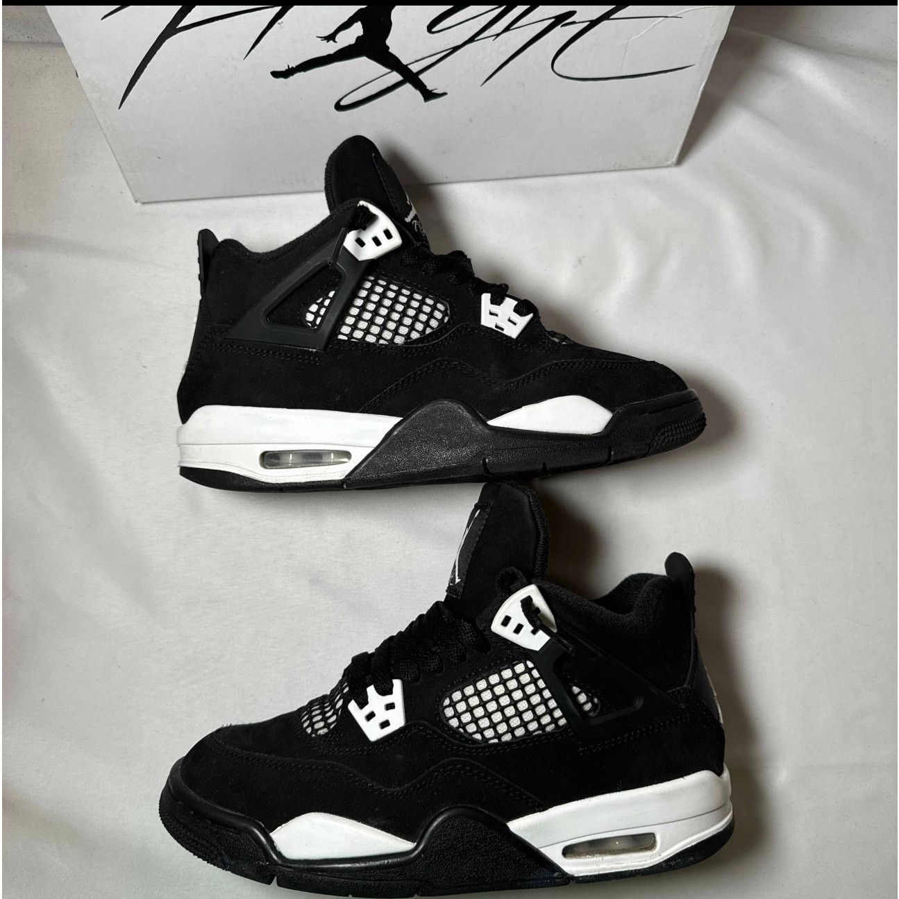 Jordan Brand × Nike Size 5 Nike Air Jordan 4 Retro GS White Thunder Men's Shoes Size US 5 / EU 37 - 2 Thumbnail