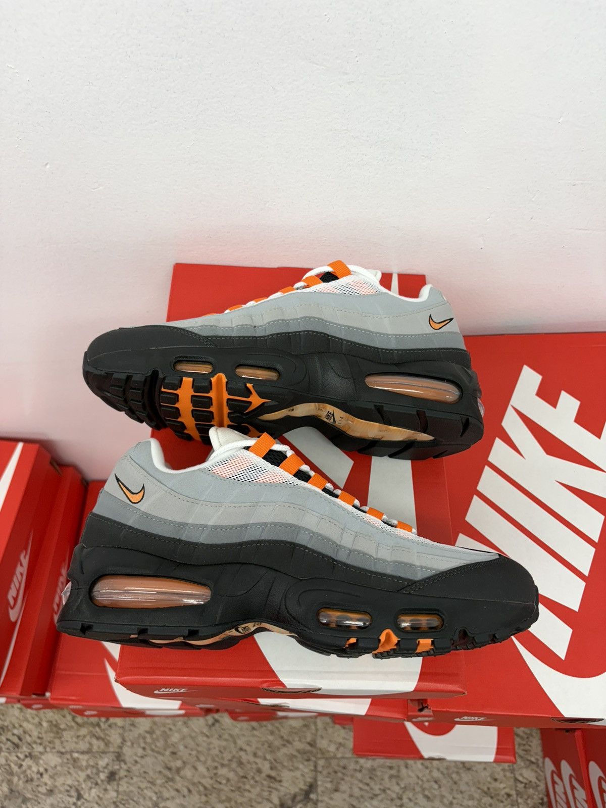 Nike Nike Air Max 95 Mandarin Size US 10 / EU 43 - 5 Thumbnail