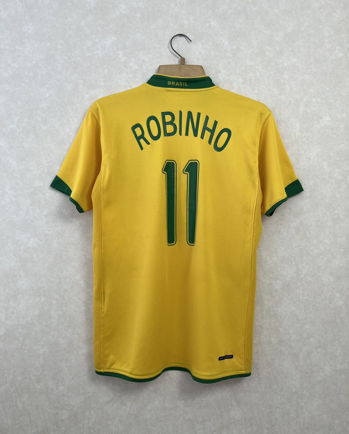 Nike Hype Nike Brazil Robinho #11 Y2K Jersey 00s Size US L / EU 52-54 / 3 - 9 Thumbnail