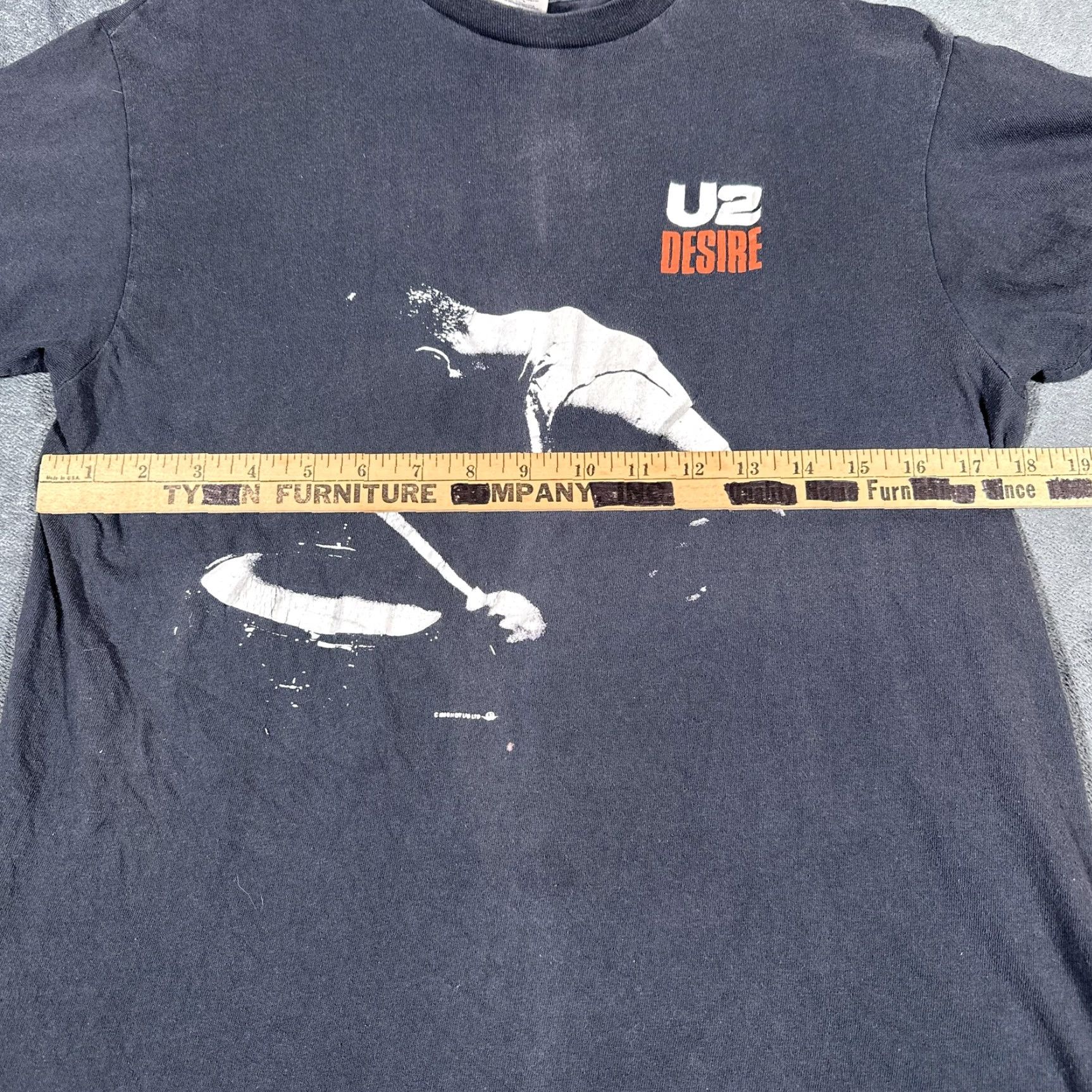 Hanes VINTAGE U2 Shirt Mens Medium Black Desire Band Single Stitch Hanes Made USA 80s Mens Medium Black U2 Desi re 1989 Graphic Tee 80s Music Size US M / EU 48-50 / 2 - 5 Thumbnail