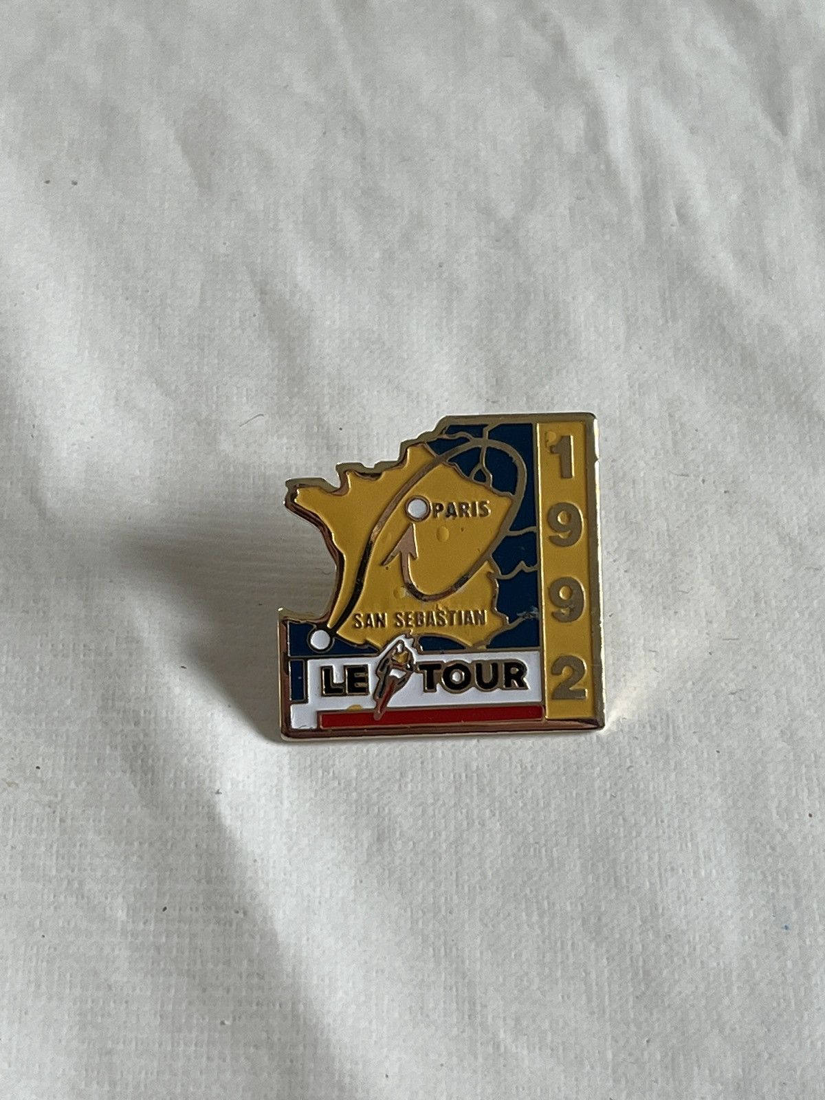 Vintage Le Tour de France 1992 vintage pin Size ONE SIZE - 1 Thumbnail