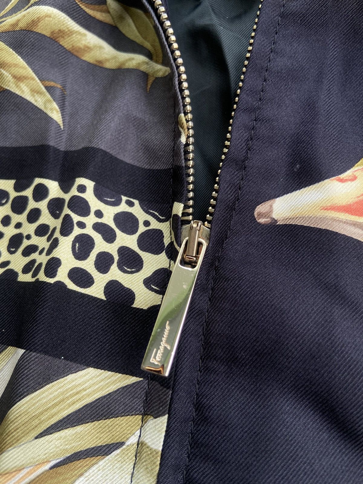 Salvatore Ferragamo Vintage Salvatore Ferragamo 90's Full Print Luxury Jacket Size US L / EU 52-54 / 3 - 6 Thumbnail