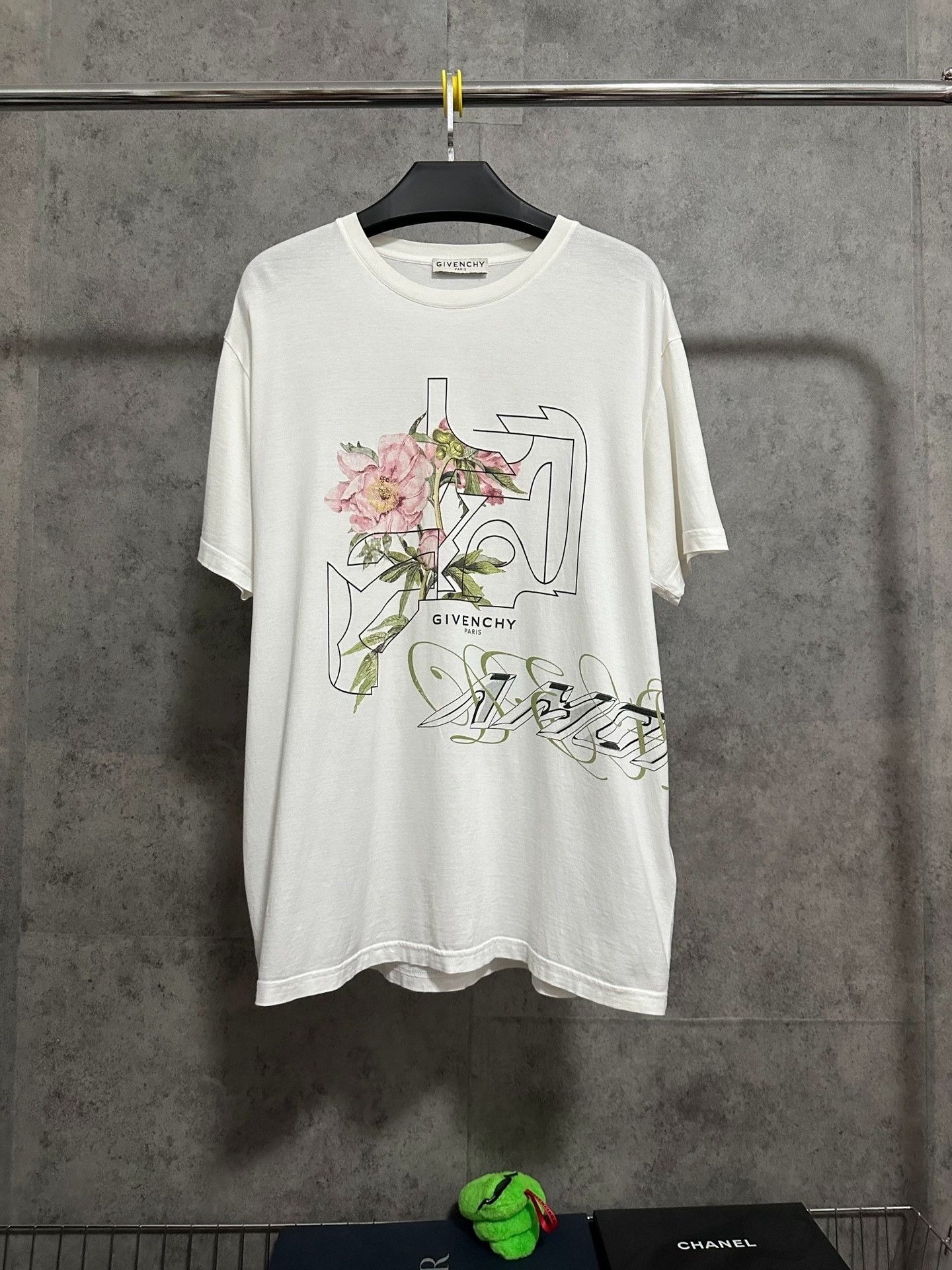 Givenchy Givenchy Floral Print Logo Short Sleeve T-shirt Size US M / EU 48-50 / 2 - 1 Thumbnail