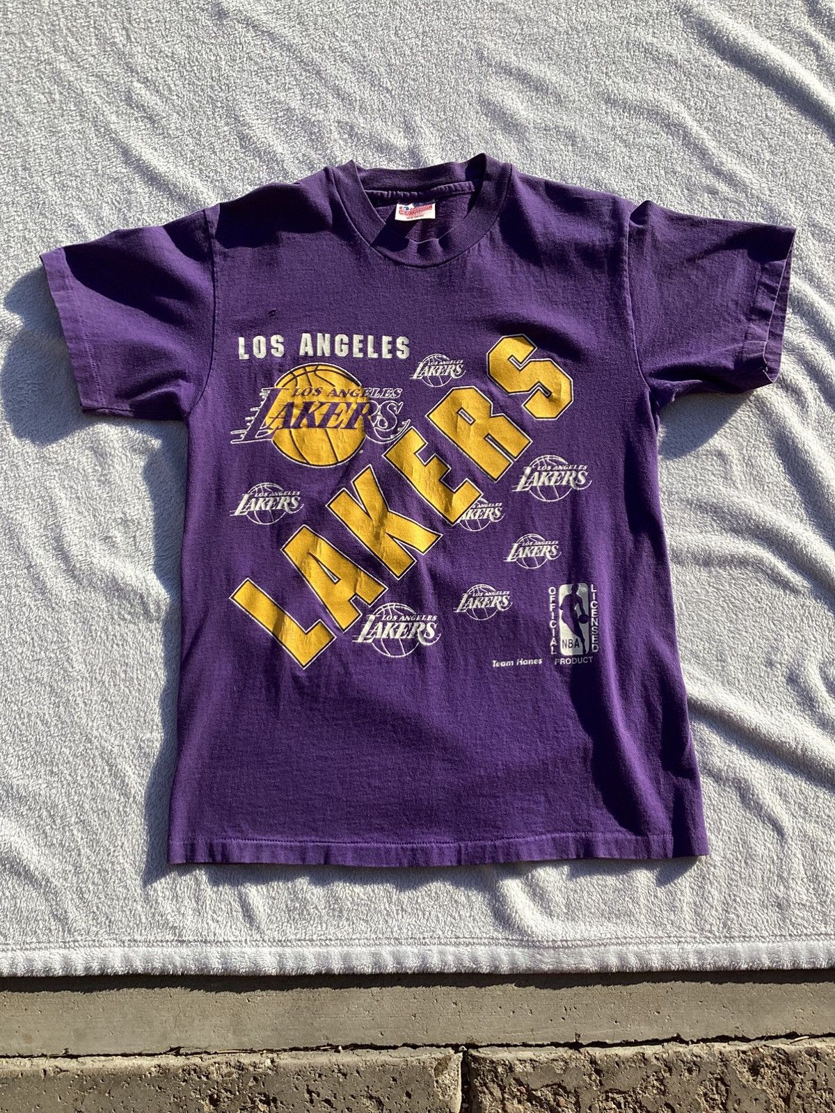 Hanes Vintage 90s Los Angeles Lakers NBA single stitch adult M tee Size US M / EU 48-50 / 2 - 1 Thumbnail