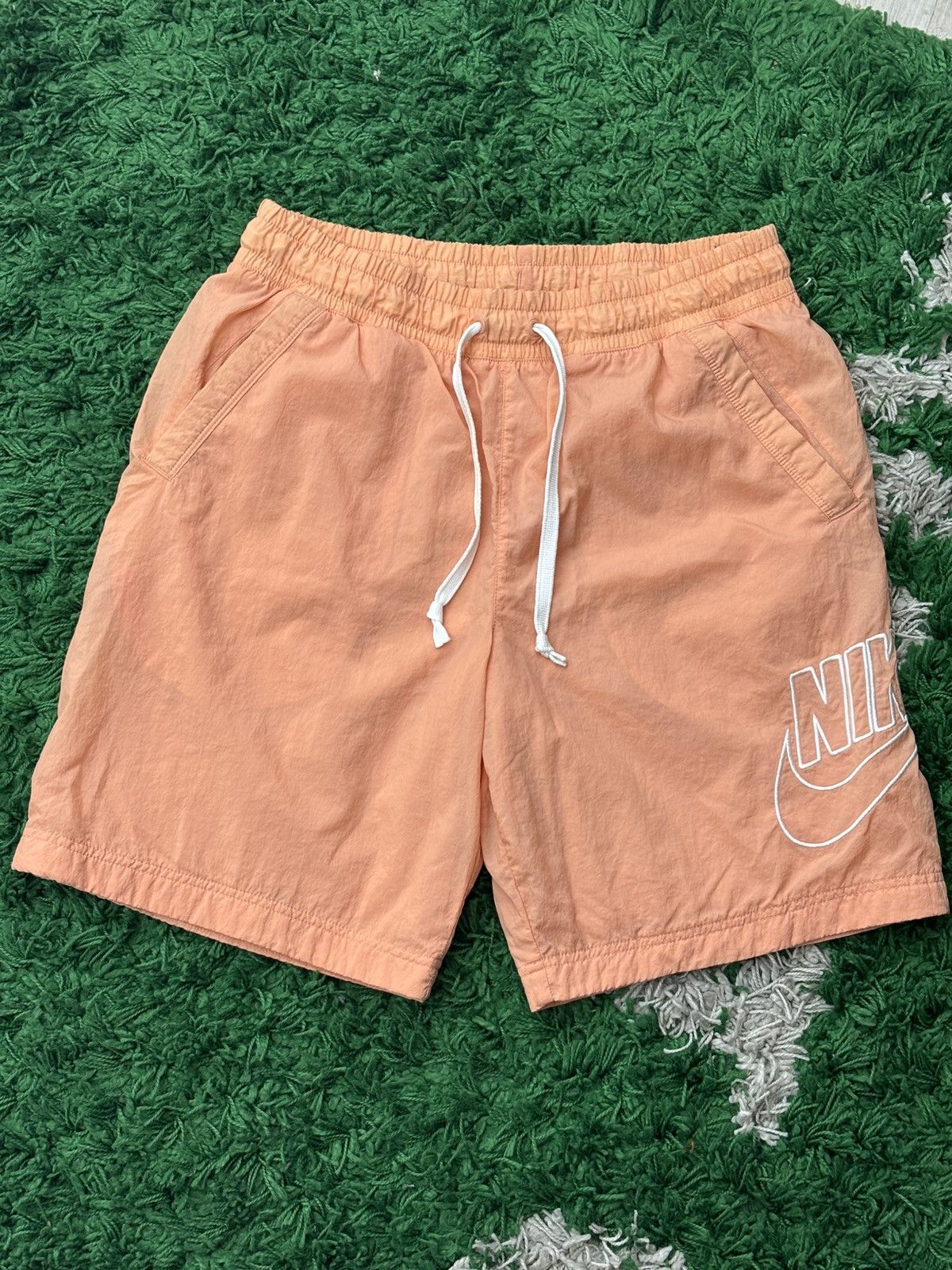 Nike Vintage Nike Nylon shorts size Medium Size US 34 / EU 50 - 1 Thumbnail