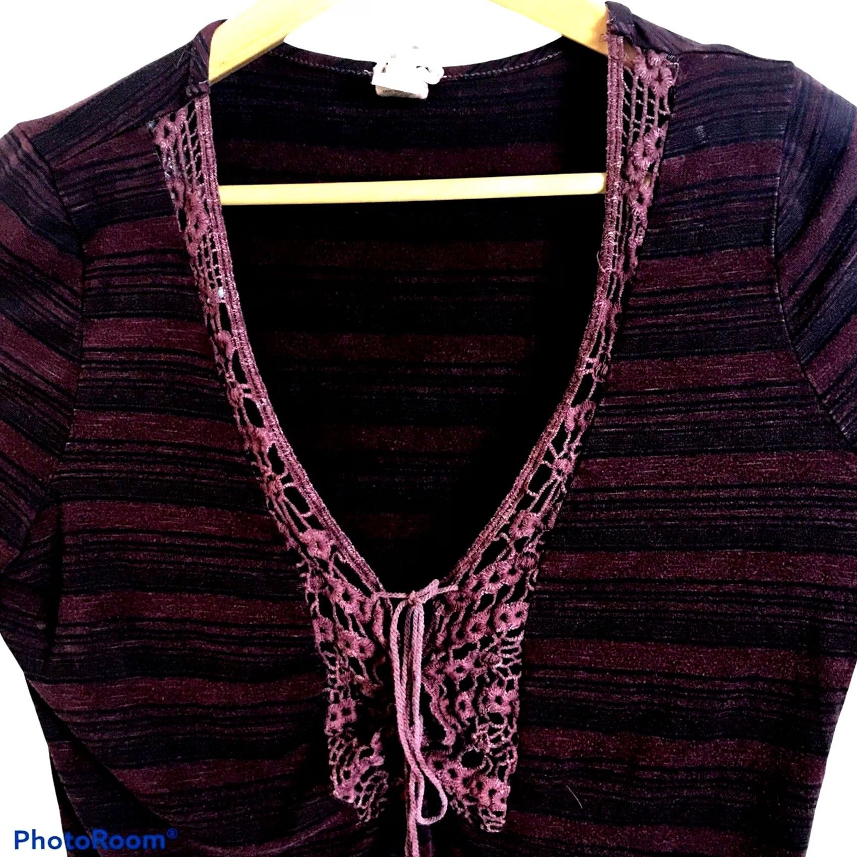 Vintage Gimmicks by BKE Blouse Shirt Juniors Large Red Boho Striped V-Neck Tassel Ties Lace Trim 52% Rayon 33% Poly 5% Spandex Womens Size L / US 10 / IT 46 - 3 Thumbnail