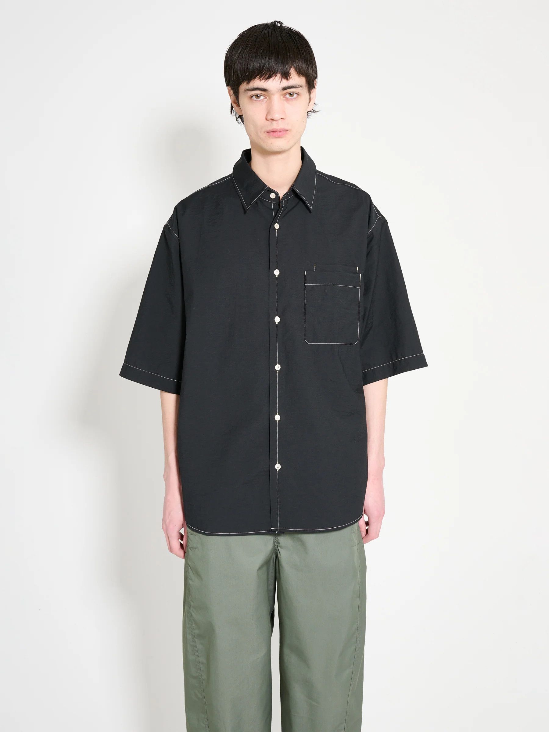 Lemaire o1s22i1n1024 Oversized Short-Sleeved Shirt in Black Size US L / EU 52-54 / 3 - 1 Thumbnail