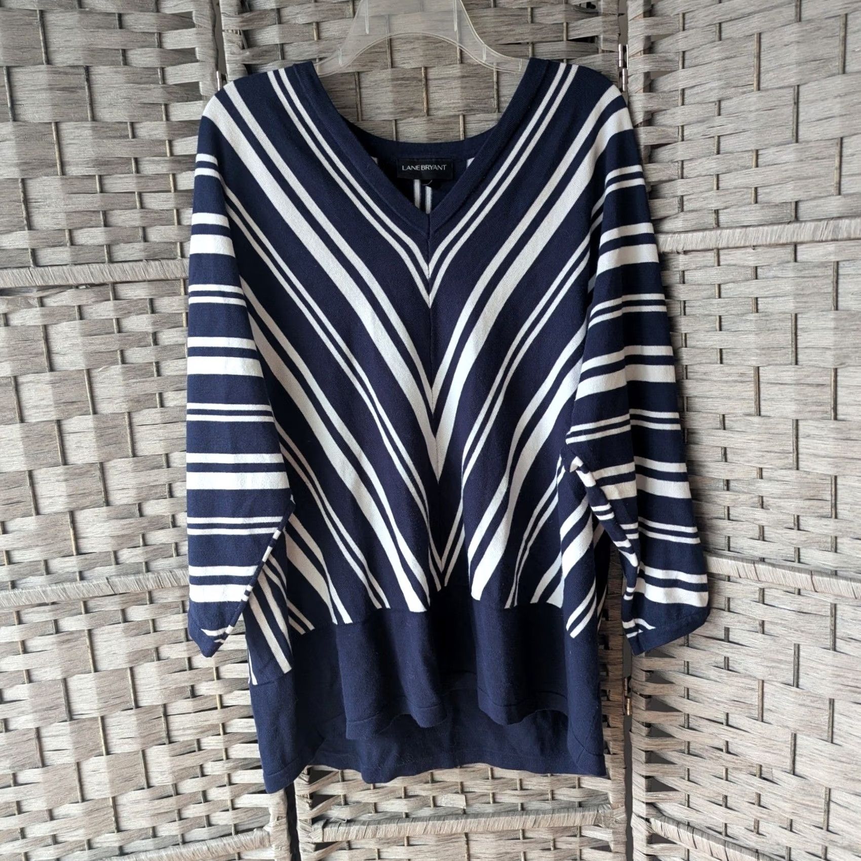 Vintage Lane Bryant Navy Blue White Chevron Striped V-Neck Sweater 3/4 Sleeve Sz 22/24 Womens Plus Size Knit Pullover Lightweight All Seasons Casual Workwear Size 3XL / US 20-22 - 2 Thumbnail