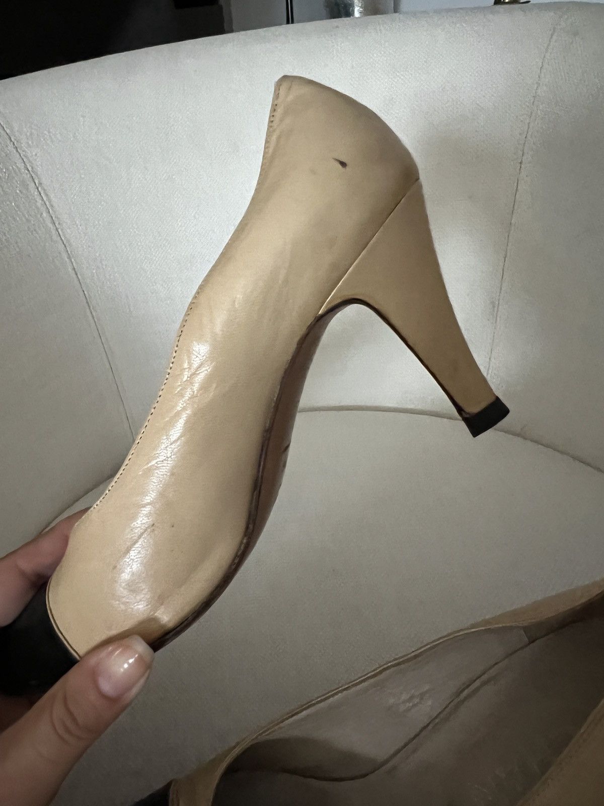 Chanel Classic Chanel Beige and Black Heels Size US 5 / IT 35 - 9 Thumbnail