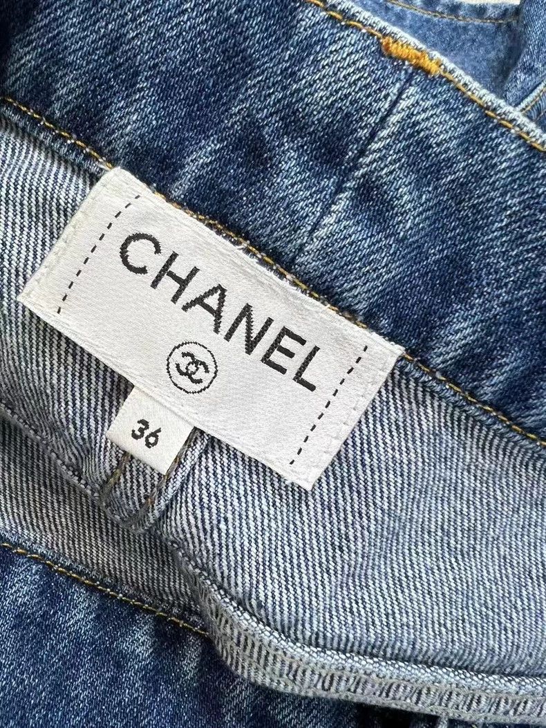Chanel Chanel 22K Gemstone Diamond Buckle Denim Shorts Size 24" / US 00 / IT 34 - 5 Thumbnail