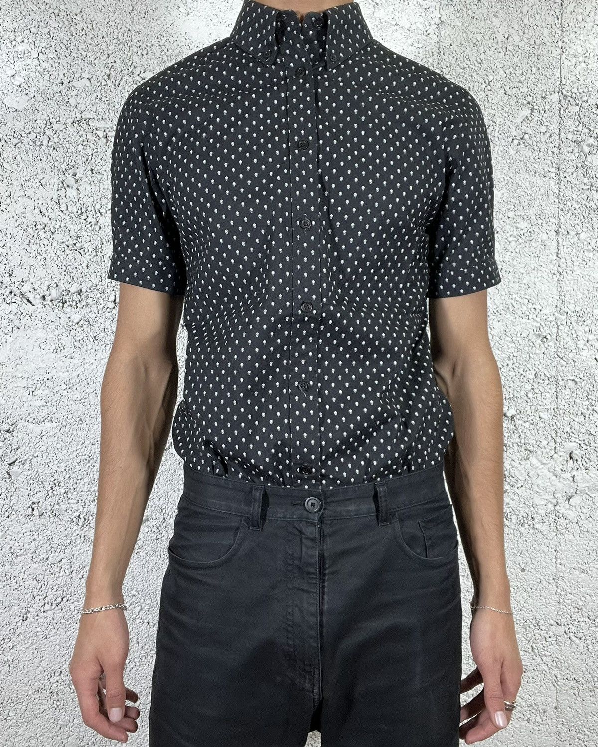 Alexander McQueen Alexander Mcqueen Short Sleeve Skull Shirt Size US S / EU 44-46 / 1 - 5 Thumbnail