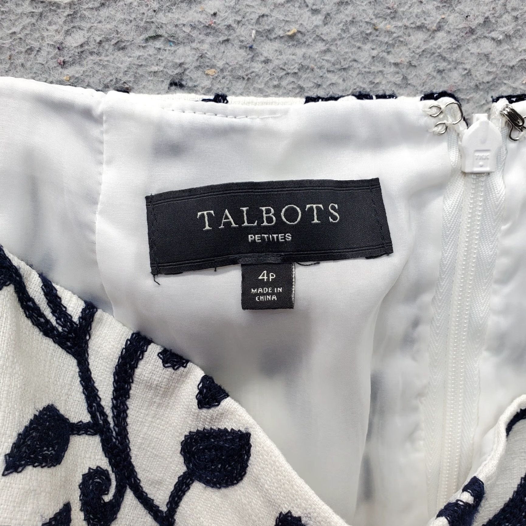 Talbots Talbots A-Line Skirt Women's 4P Petite Multicolor Embroidered Floral Lined Back Zipper Womens Size 4P Mens? Size 27" / US 4 / IT 40 - 7 Thumbnail