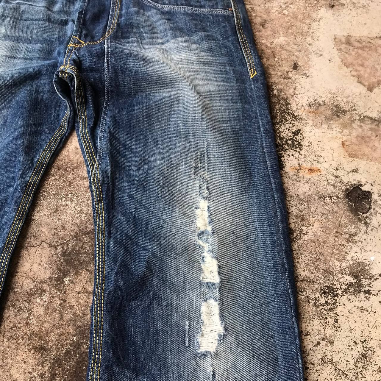 Diesel DIESEL INDUSTRY TIMMEN REGULAR STRAIGHT DISTRESSED DENIM Size US 30 / EU 46 - 17 Thumbnail