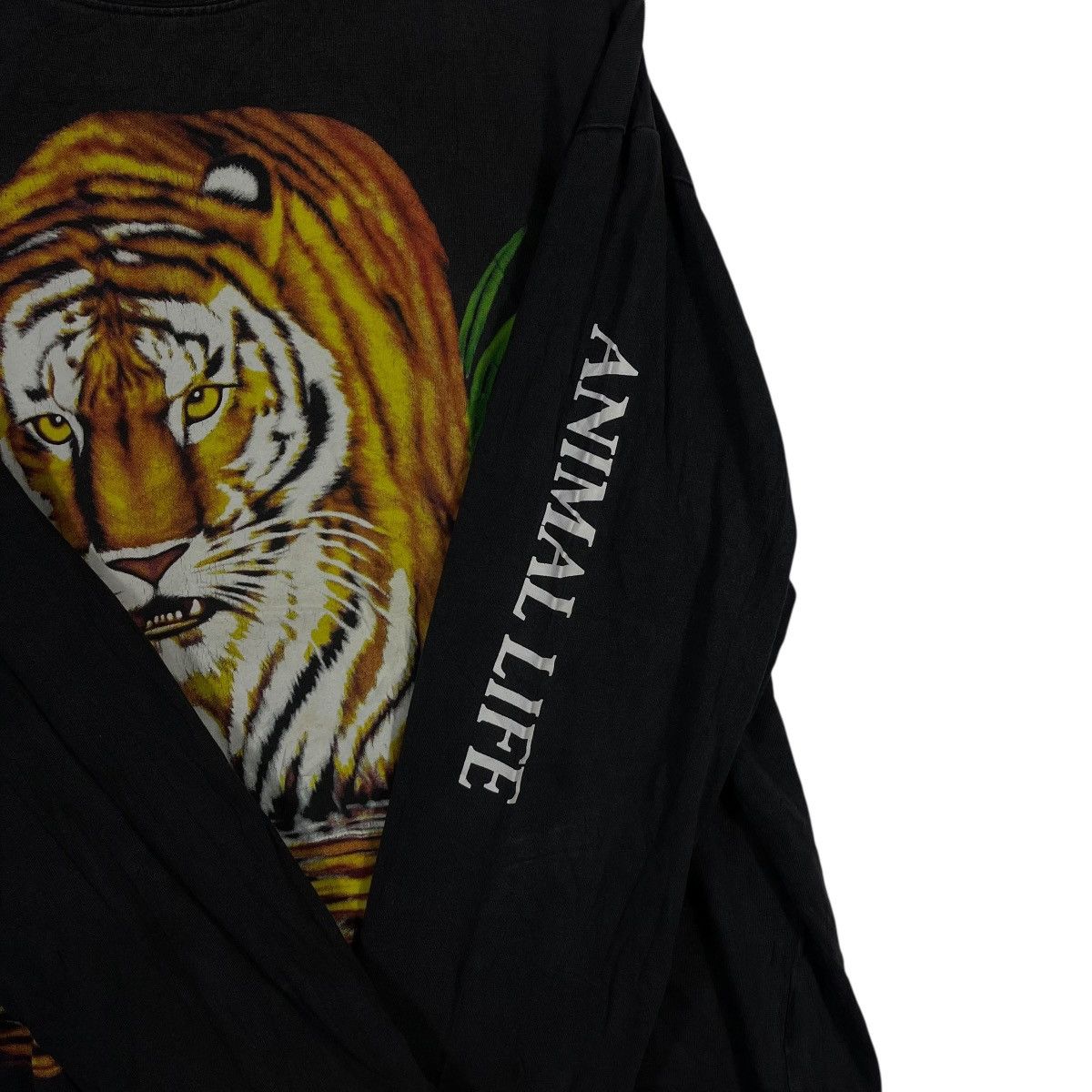 Vintage THIRD ROW TIGER GRAPHIC LONG SLEEVE T SHIRT STREETWEAR Size US XXL / EU 58 / 5 - 5 Thumbnail