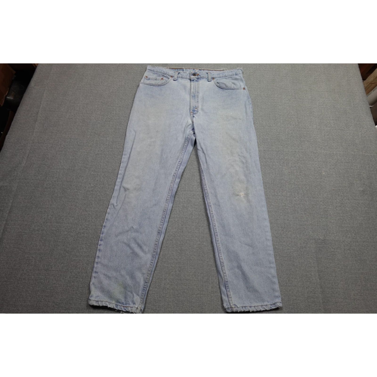 Levi's VINTAGE Levi's 550 Jeans Mens 36x29 Blue Relaxed Fit Light Wash Denim 1996 USA Size US 36 / EU 52 - 2 Thumbnail