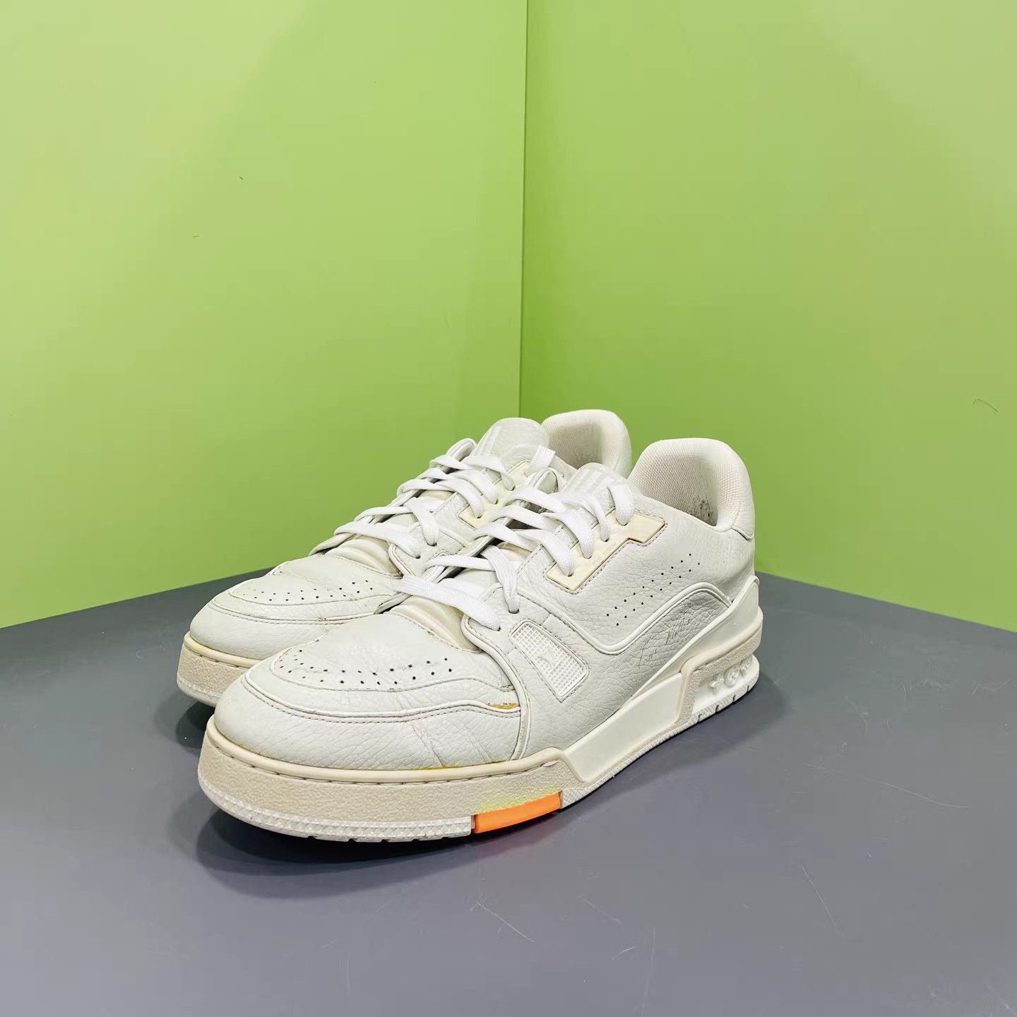 Louis Vuitton LOUIS VUITTON LV Trainer White Orange K15 Size US 8 / EU 41 - 1 Thumbnail