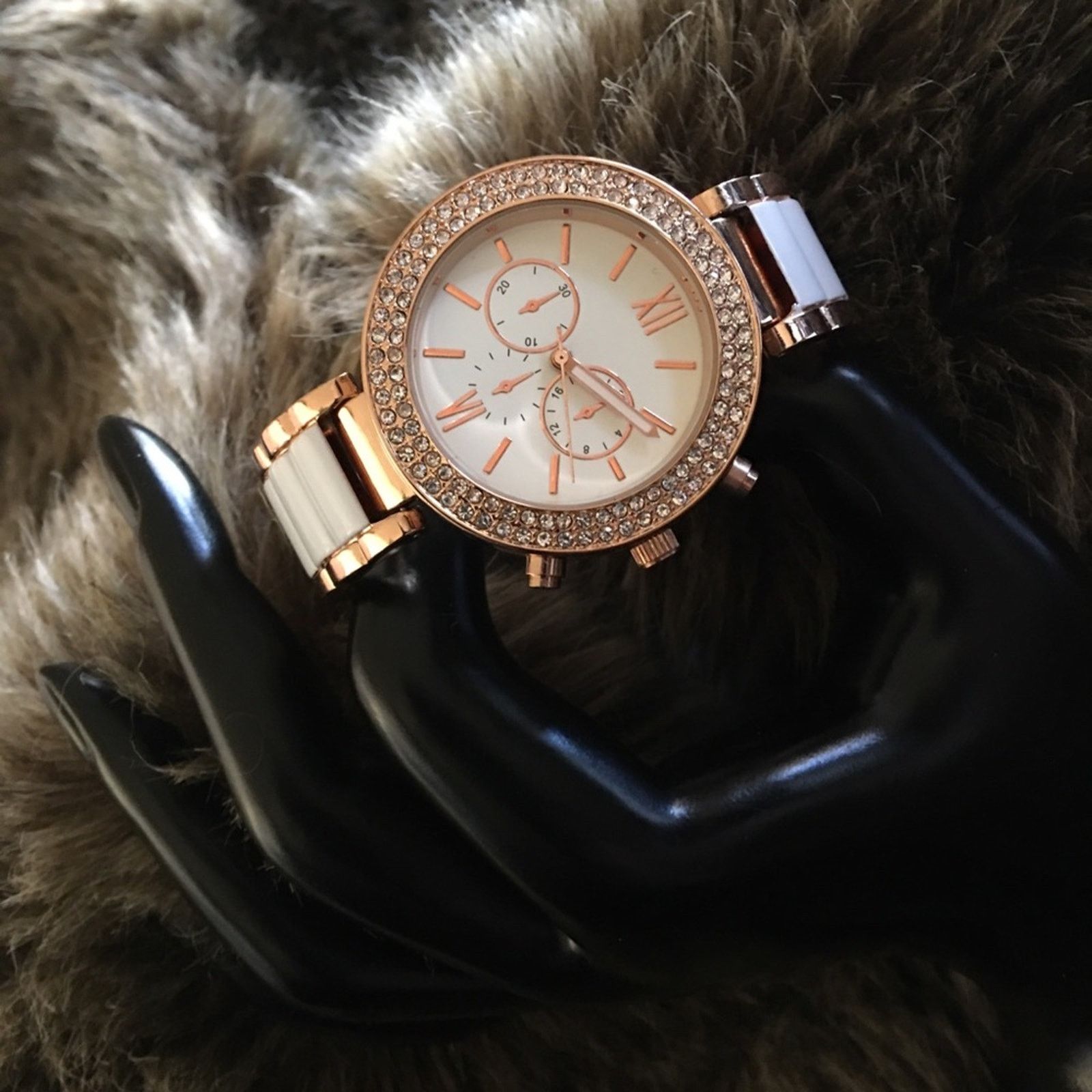 Other Ladies rose gold tone rhinestone cuff watch Size ONE SIZE - 1 Thumbnail