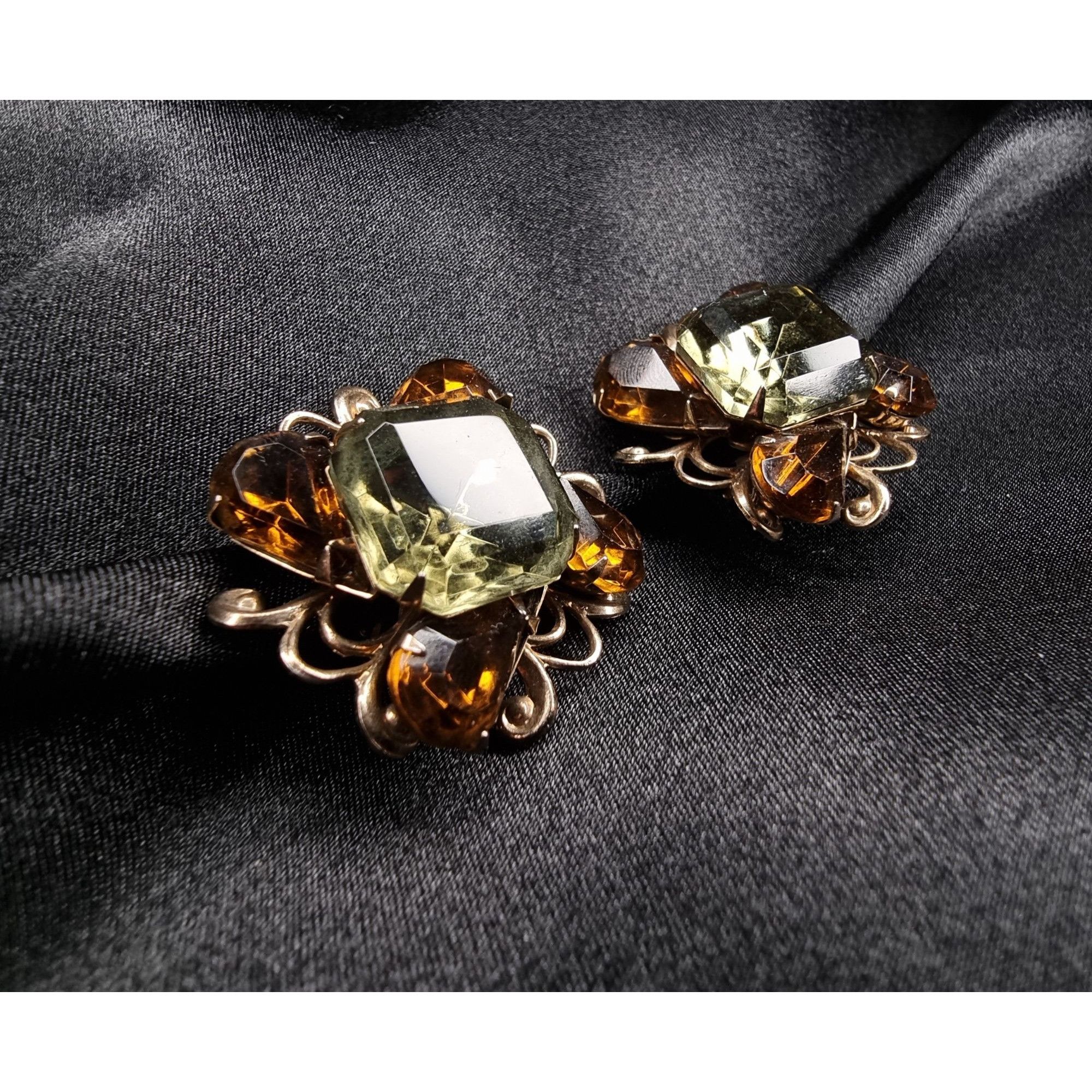 Vintage Vintage BEAU JEWELS Signed 1960s Earrings With Green & Amber Size ONE SIZE - 1 Thumbnail