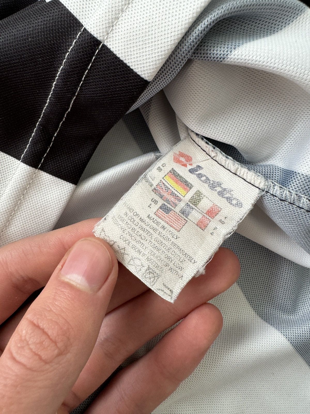 Vintage Vintage Lotto Juventus 2000/2001 Home Jersey T-Shirt Size US L / EU 52-54 / 3 - 9 Thumbnail