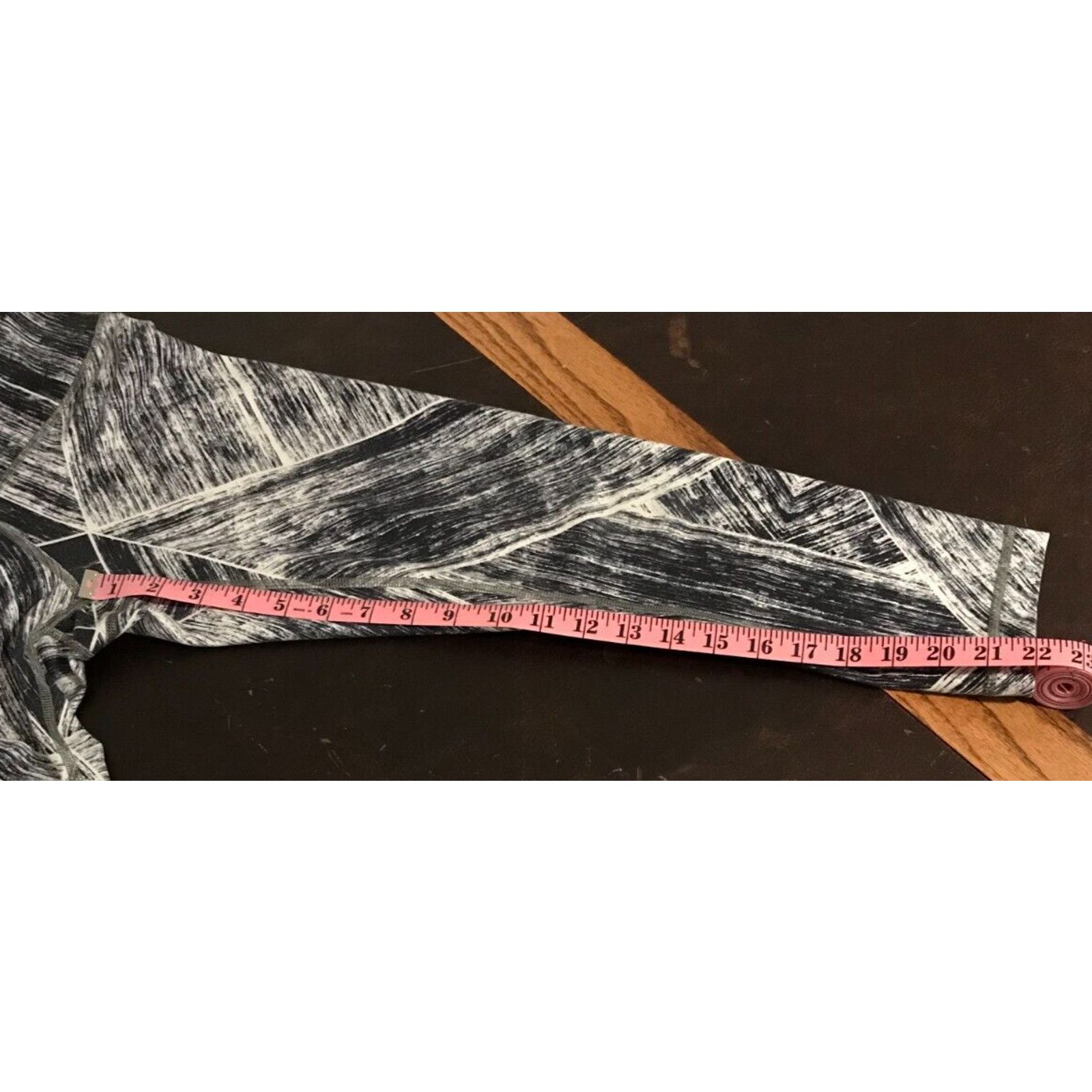 Lululemon Lululemon Wunder Under Crop II Full-On Luon Heat Wave Size 28" / US 6 / IT 42 - 6 Thumbnail
