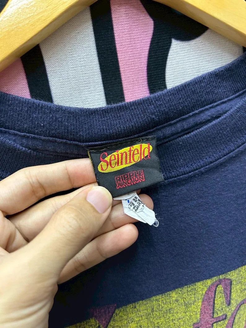 Vintage Vintage 2000s Seinfeld tshirt size L Size US L / EU 52-54 / 3 - 4 Thumbnail
