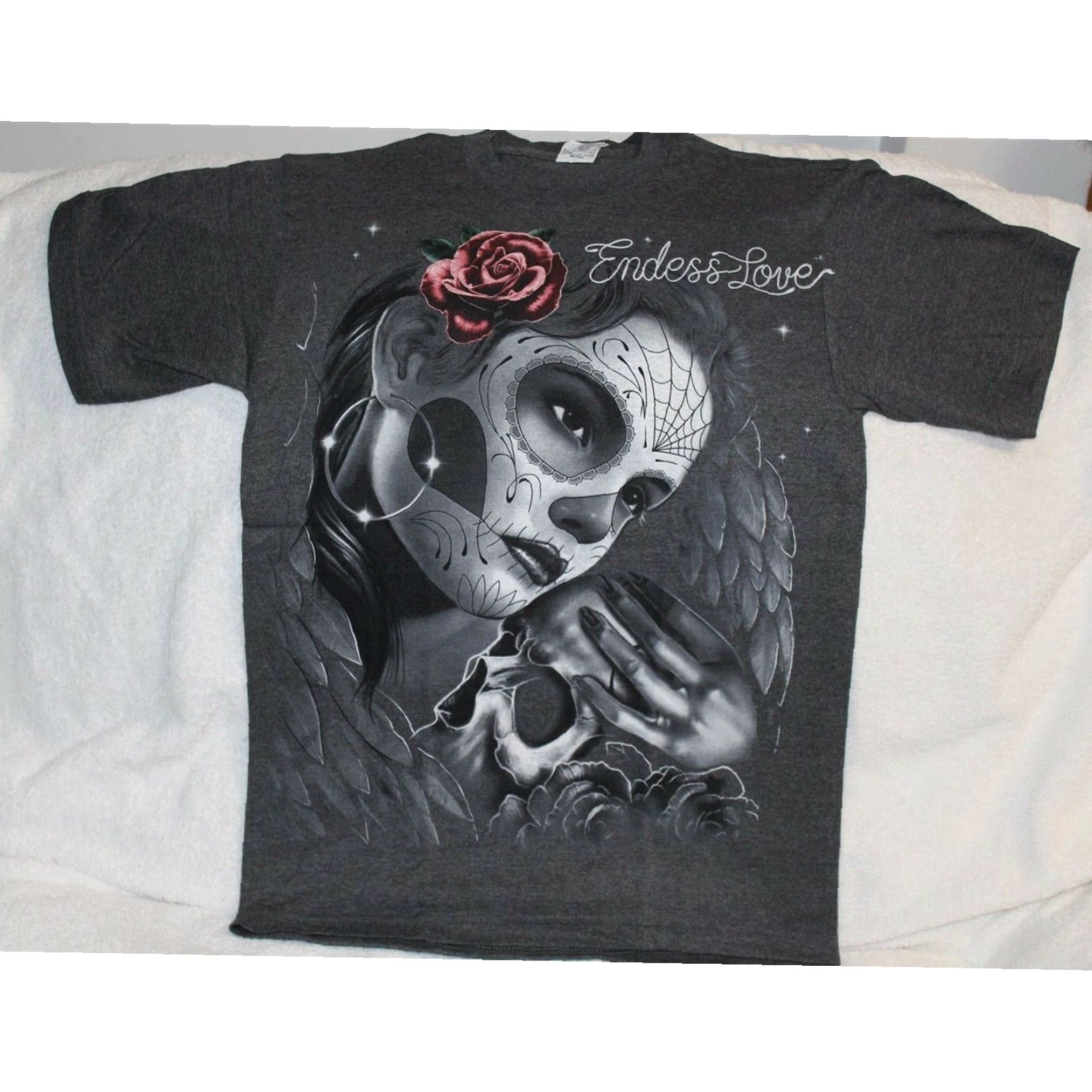 Vintage DAY OF THE DEAD GRAPHIC TEE MENS CHARCOAL GREY SKULL ROSE FLOWER ENDLESS LOVE T-SHIRT Size US L / EU 52-54 / 3 - 1 Thumbnail