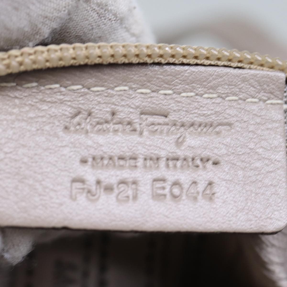 Salvatore Ferragamo Salvatore Ferragamo Hand Bag Enamel Beige Size ONE SIZE - 11 Thumbnail