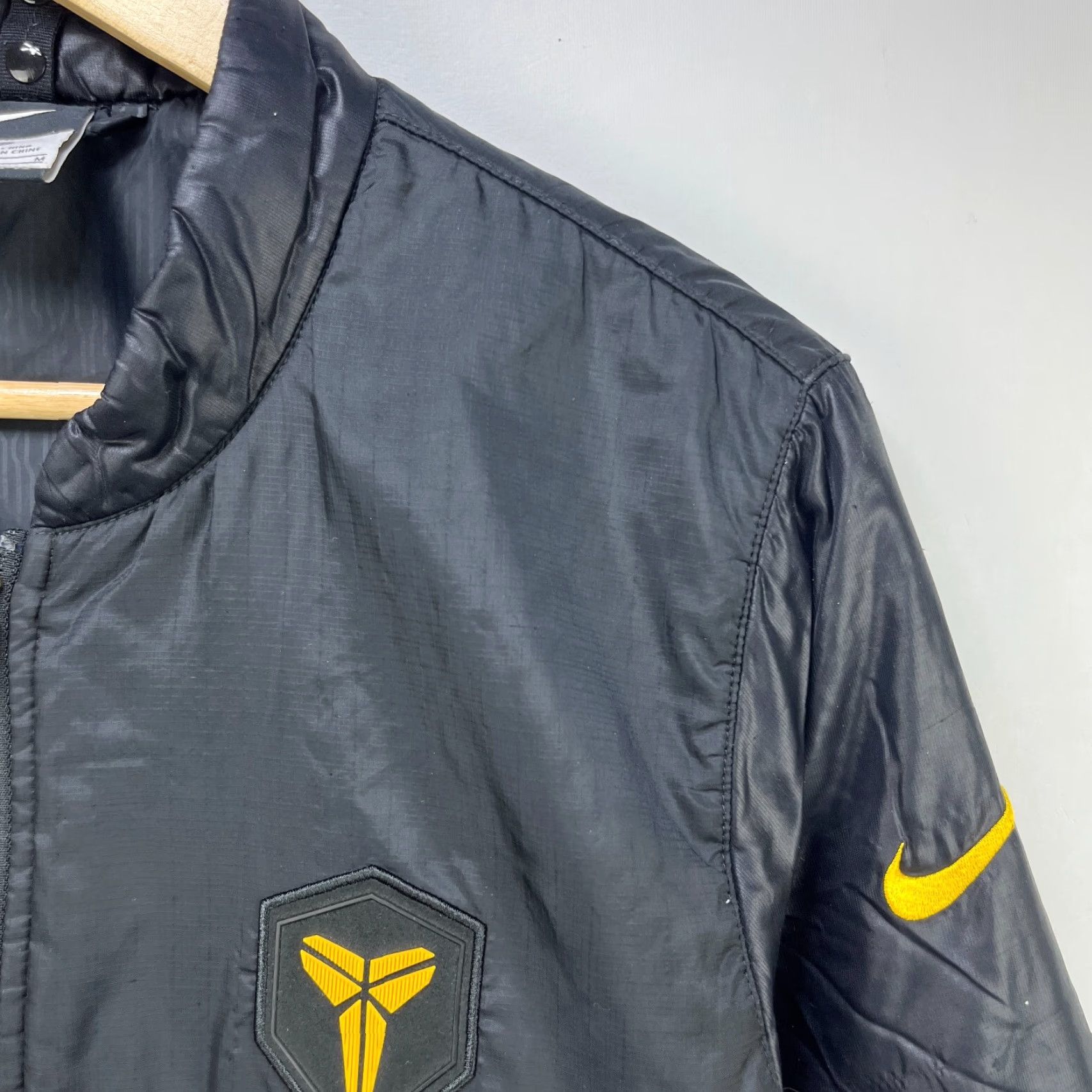 Nike VINTAGE Nike Kobe Mamba Puffer Jacket Swoosh Medium Shirt Men M Black Zip Jacket Size US M / EU 48-50 / 2 - 3 Thumbnail