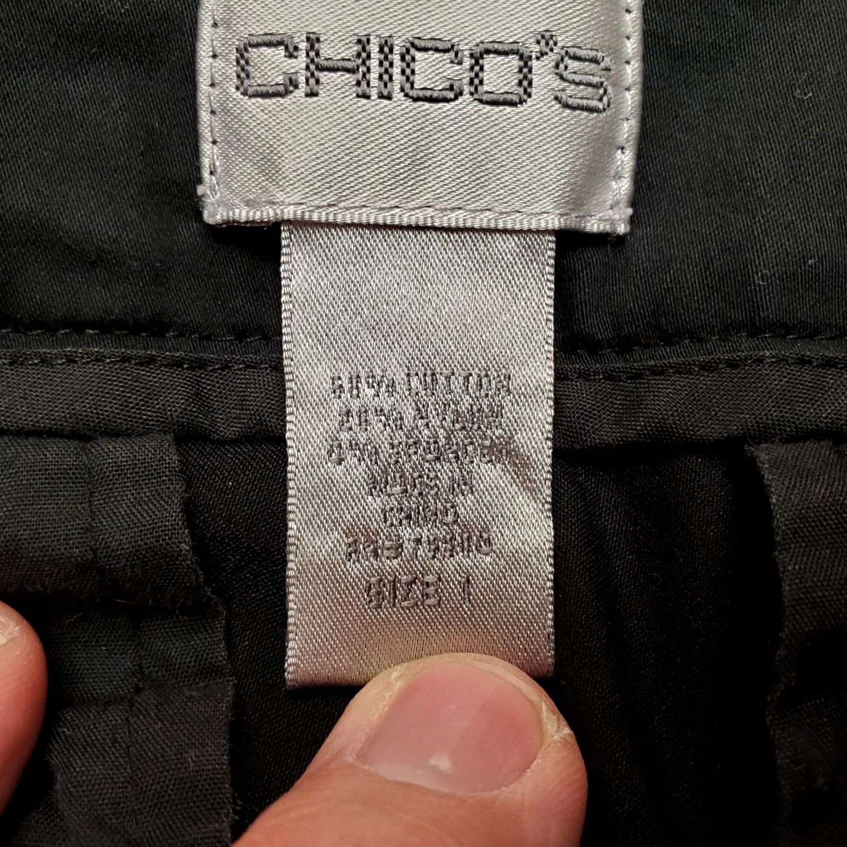 Vintage Chicos Pants Womens 8 Black Ankle Stretch Elastic Waistband Pants / 31 in Waist / 24 in Inseam / Cotton Blend / Pockets / Regular / Zip Size 30" / US 8 / IT 44 - 4 Thumbnail