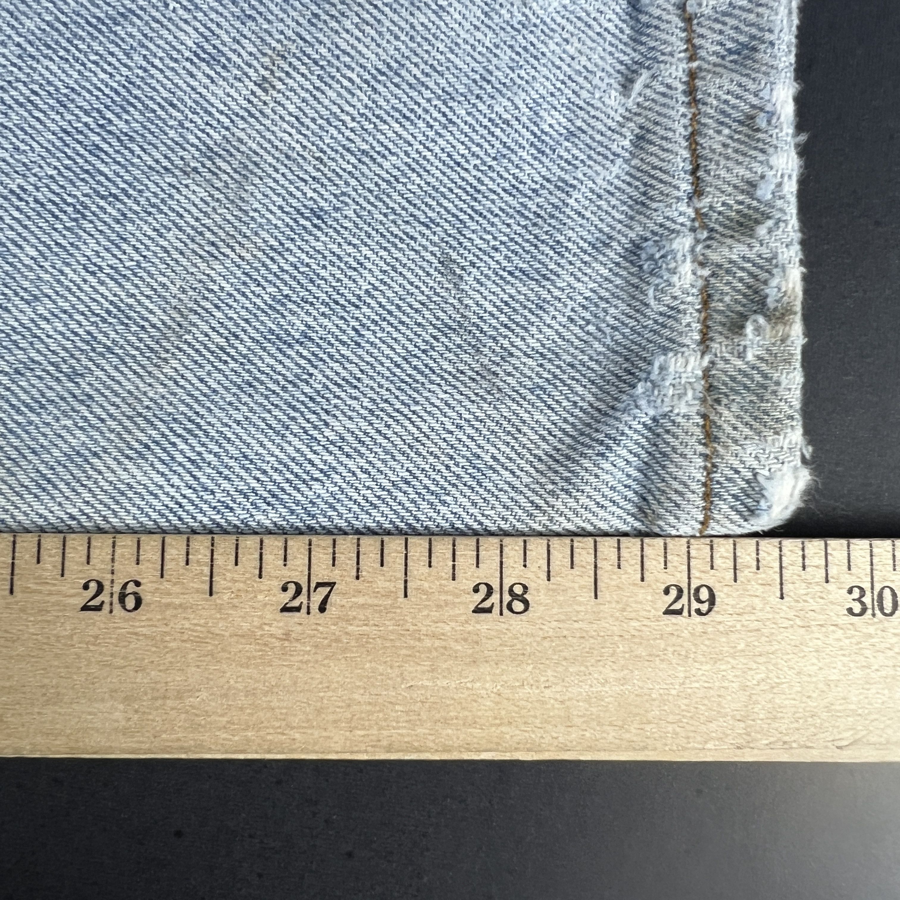 Levi's VTG Levi's Jeans 550 Relaxed Blue Thrashed Denim Orange Tab Size US 33 - 17 Thumbnail