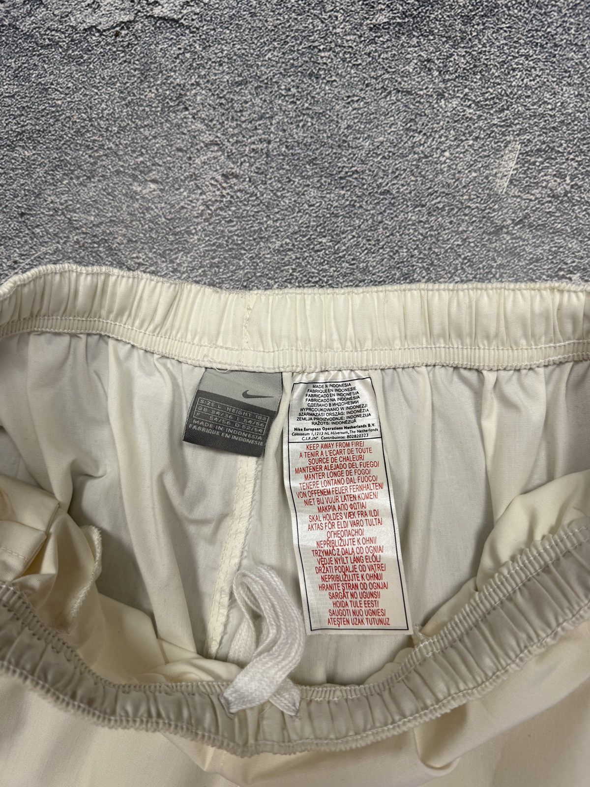 Vintage Crazy Vintage Y2K Nike Shorts White Size US 34 / EU 50 - 5 Thumbnail