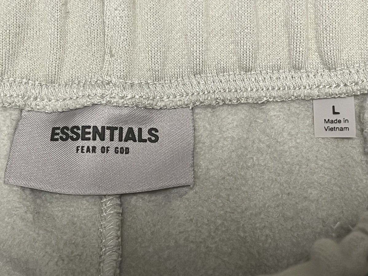Essentials × Fear of God Fear of God Essentials Fleece Shorts Olive/Khaki Size L Size US 36 / EU 52 - 5 Thumbnail