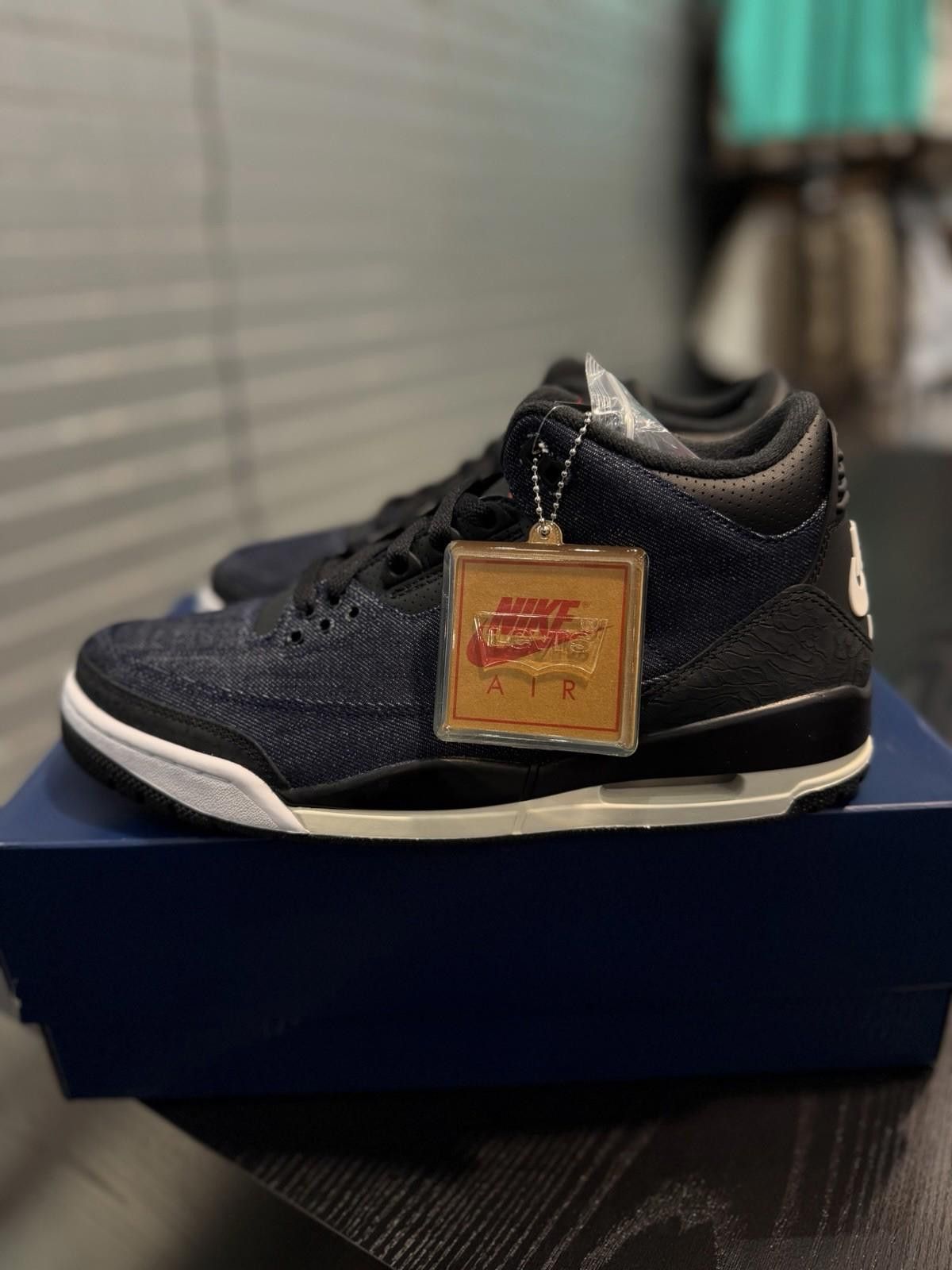 Jordan Brand Levi's x Air Jordan 3 Retro Men's (10.5) Indigo Denim NEW Size US 10.5 / EU 43-44 - 3 Thumbnail