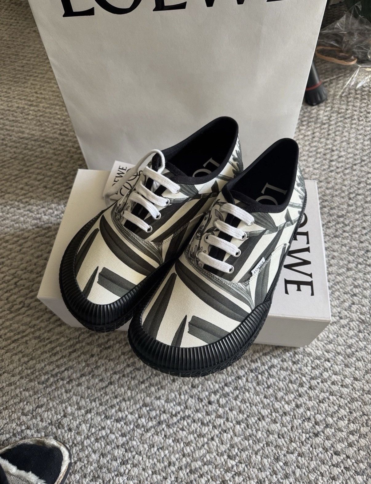 Loewe BNIB Vulca Loewe Sneakers, Size 44 Size US 11 / EU 44 - 1 Thumbnail