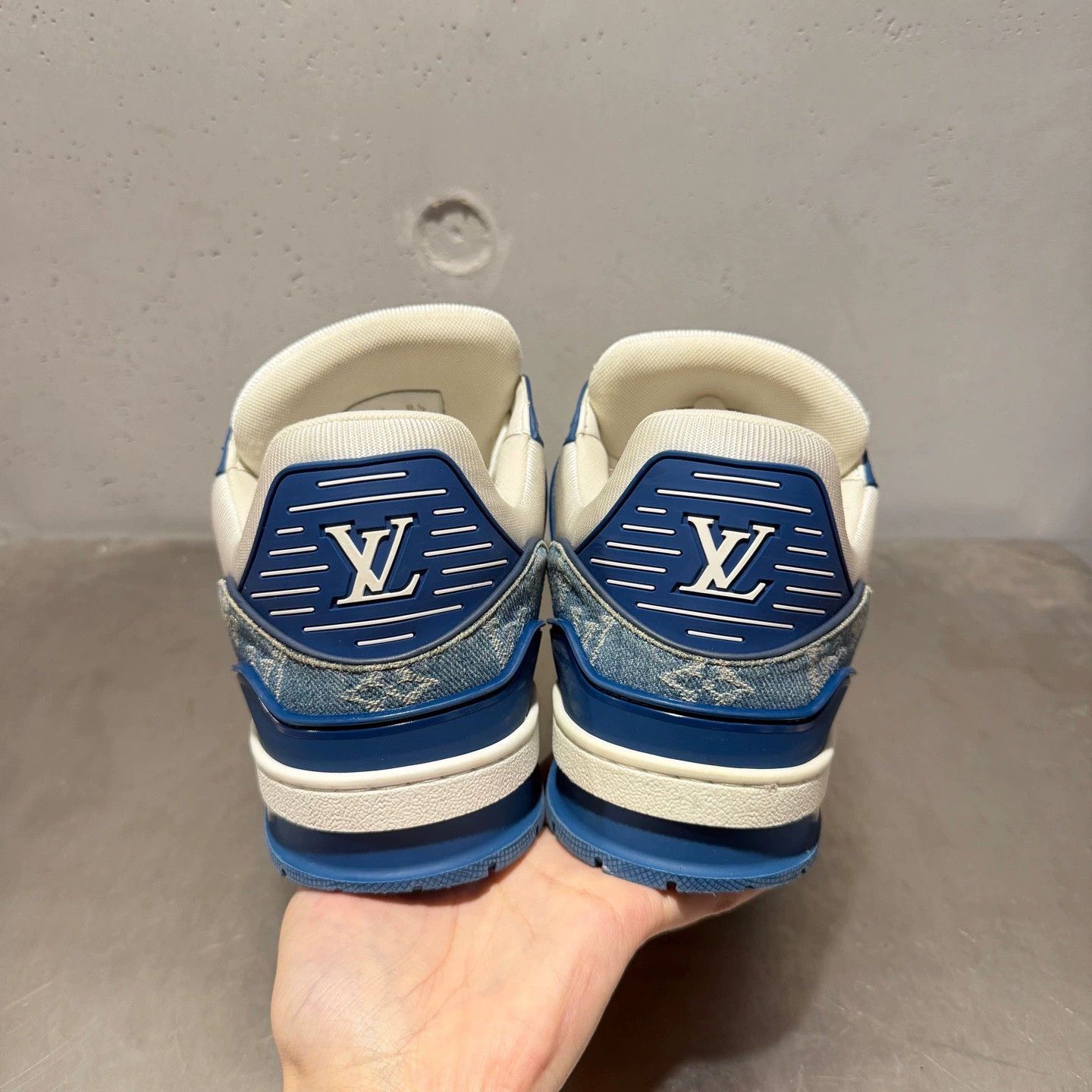 Louis Vuitton Louis Vuitton Trainer in white and blue jeans Size US 9.5 / EU 42-43 - 5 Thumbnail