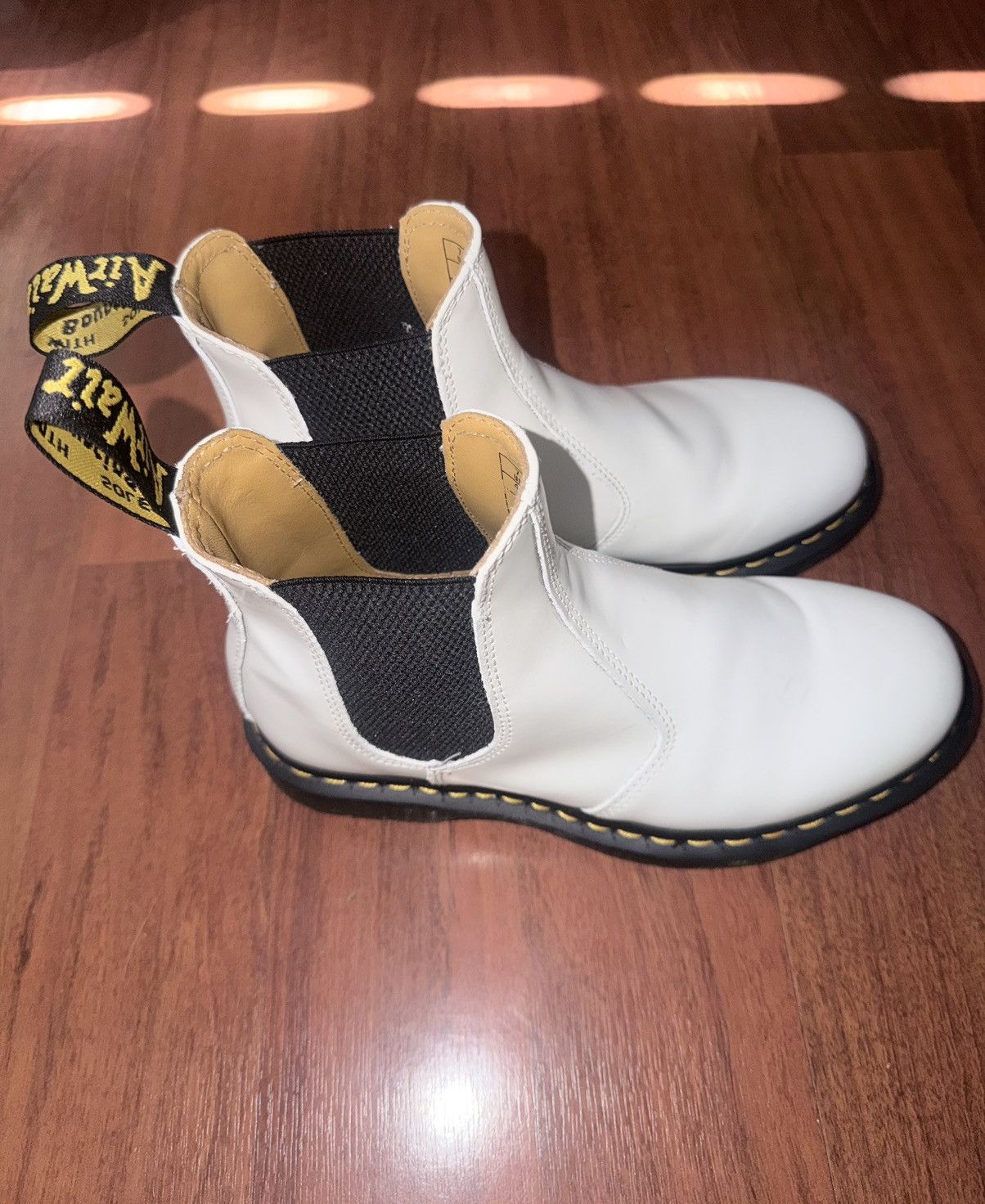 Dr. Martens Dr. Marten 2976 Chelsea White Size US 8 / EU 41 - 2 Thumbnail