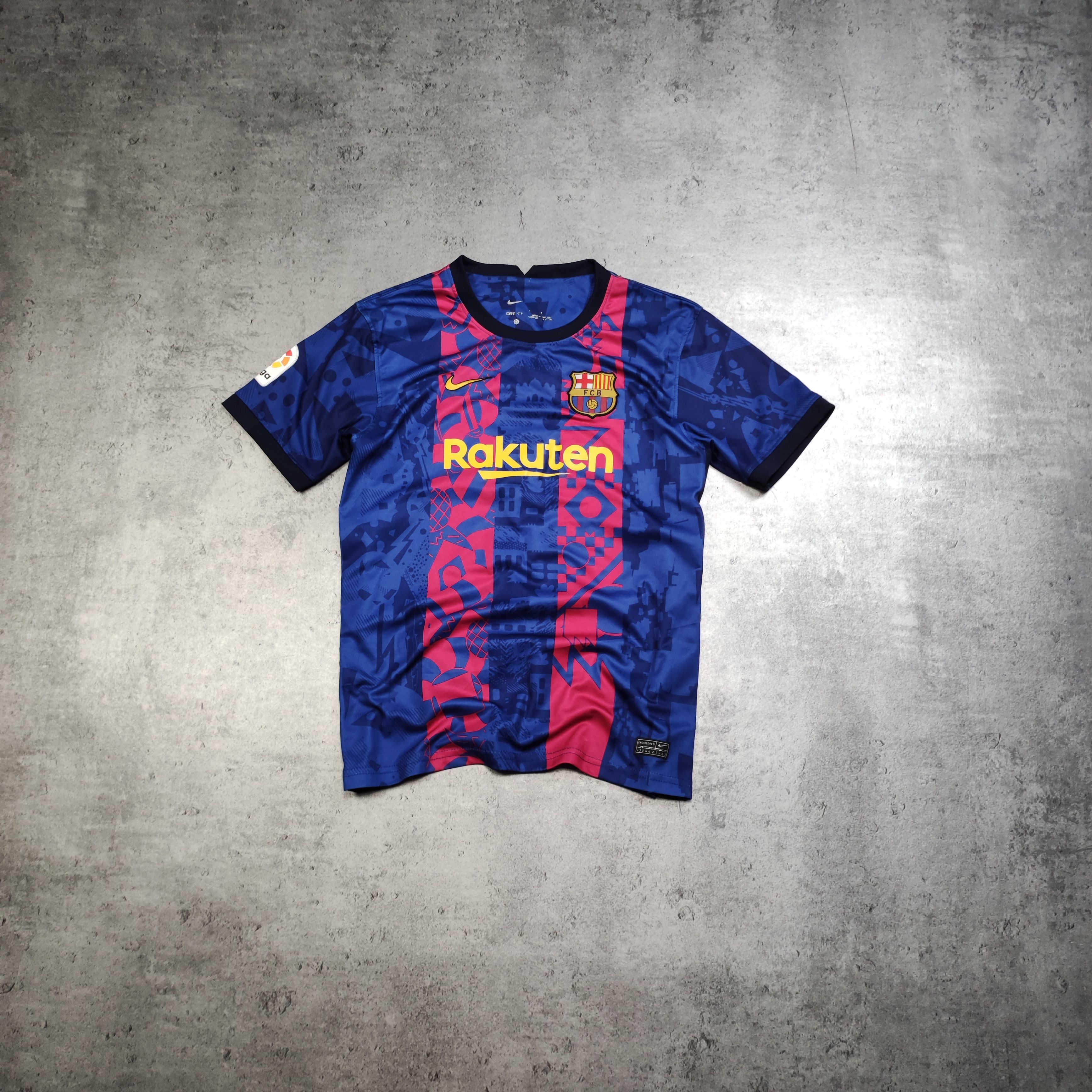 Other RARE FC Barcelona 2021 Third #25 Aubameyang Soccer Jersey Size US XS / EU 42 / 0 - 2 Thumbnail