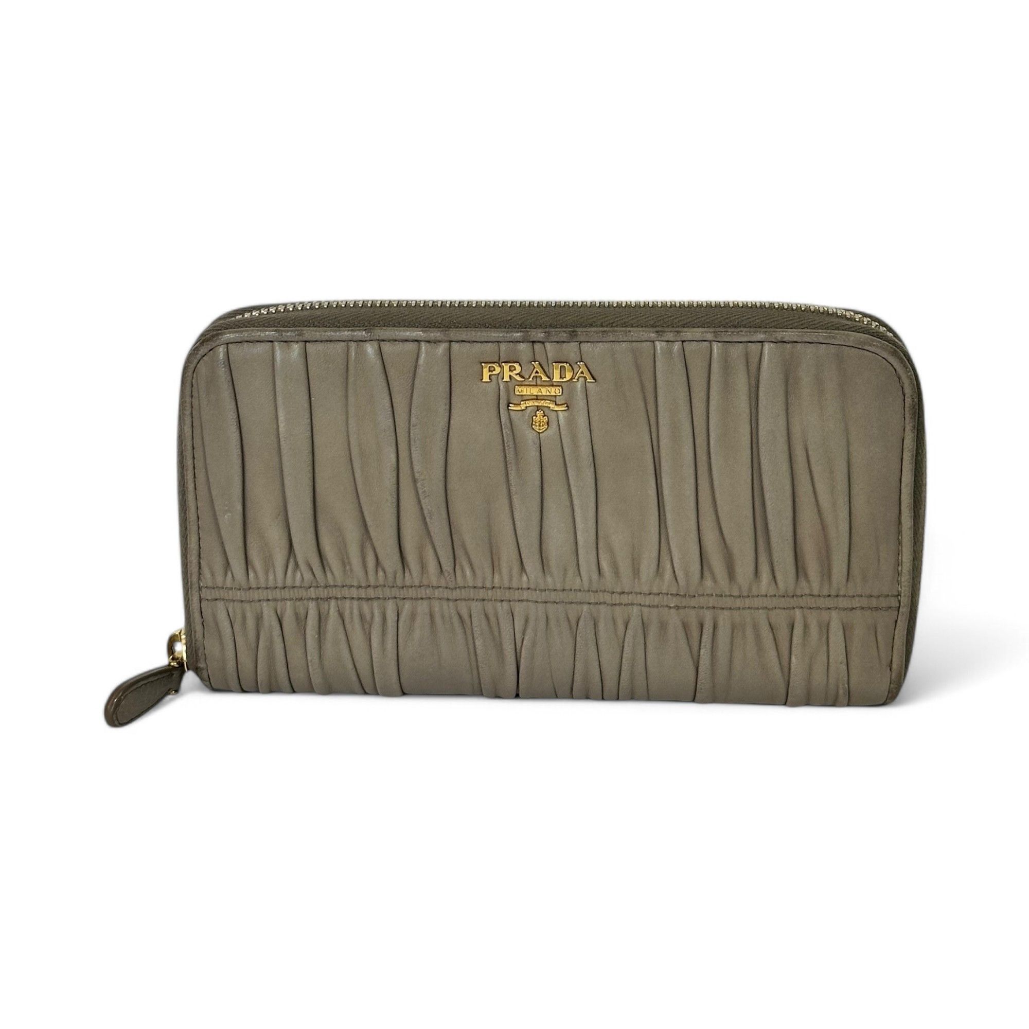 Prada Prada Long Wallet Nappa Gaufre Beige Leather Vintage Size ONE SIZE - 1 Thumbnail