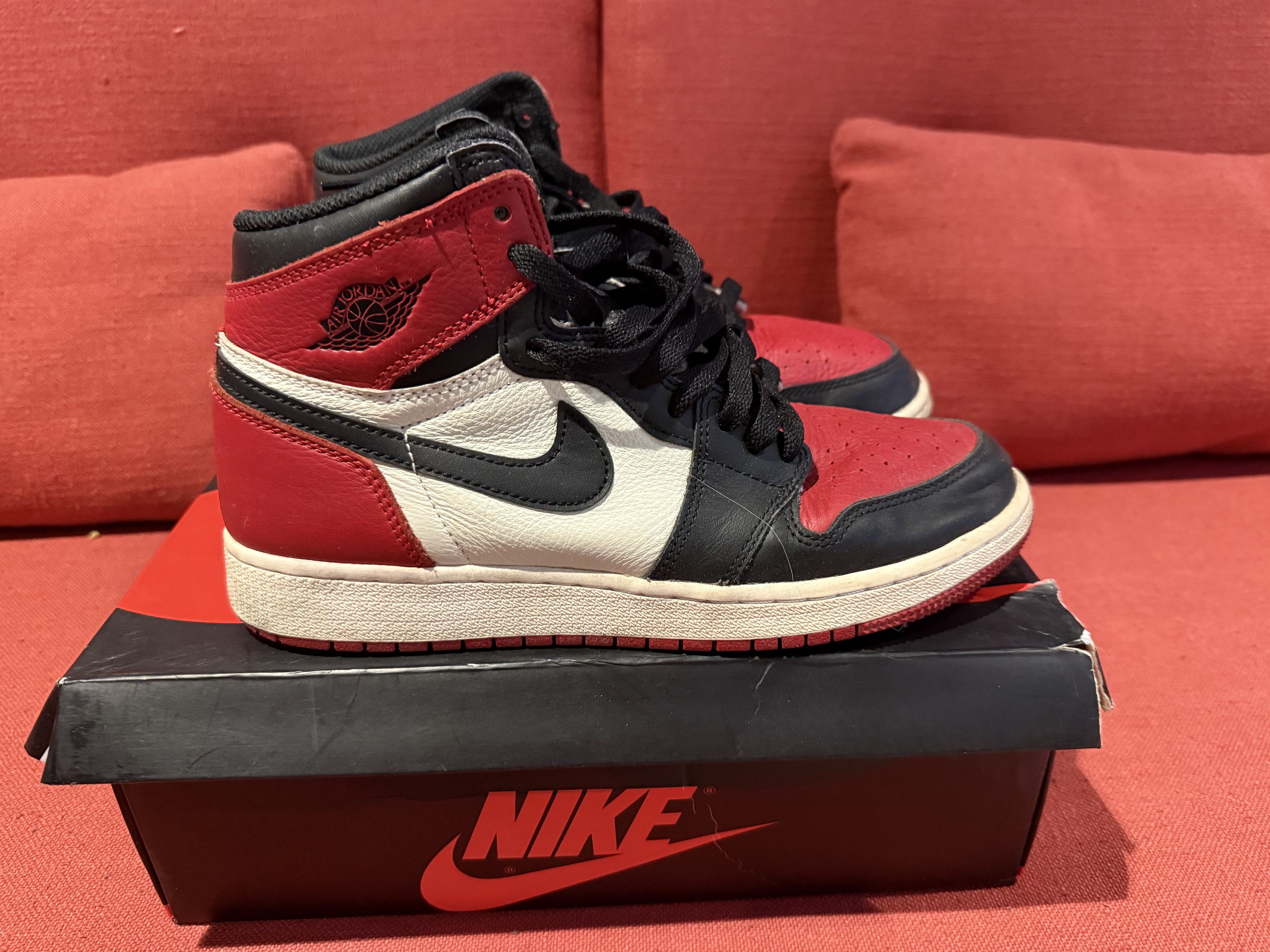 Nike Air Jordan 1 Retro High OG BG Size US 6.5 / EU 39-40 - 7 Thumbnail
