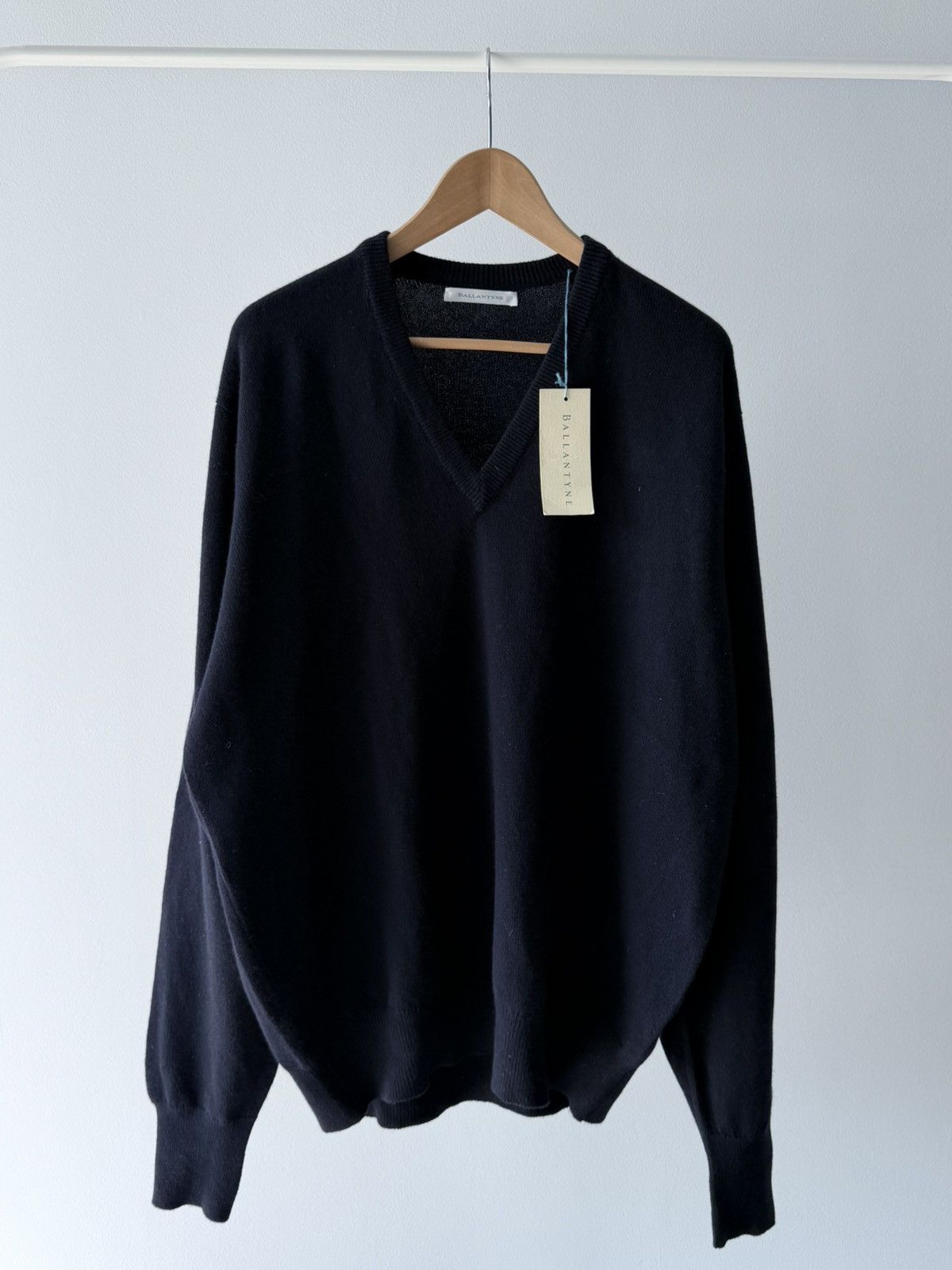Ballantyne NWT Ballantyne Navy Blue Cashmere Sweater Size US L / EU 52-54 / 3 - 1 Thumbnail