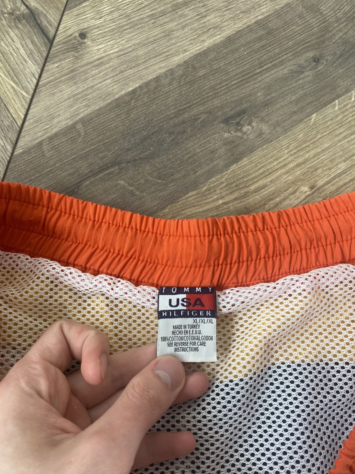 Tommy Hilfiger × Vintage Vintage 90s Tommy Hilfiger Nylon Shorts Size US 35 - 7 Thumbnail