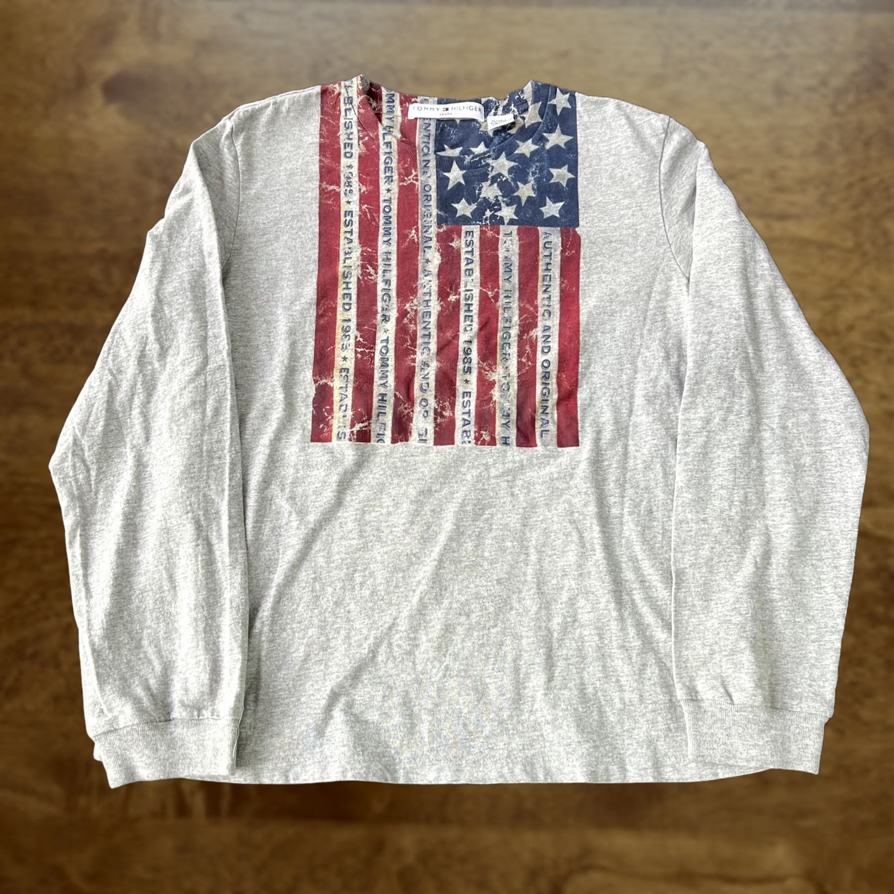 Tommy Hilfiger Tommy Hilfiger Jeans Shirt Womens XL Gray Long Sleeve American Flag Graphic USA Crew Neck T-Shirt Size XL / US 12-14 / IT 48-50 - 1 Thumbnail