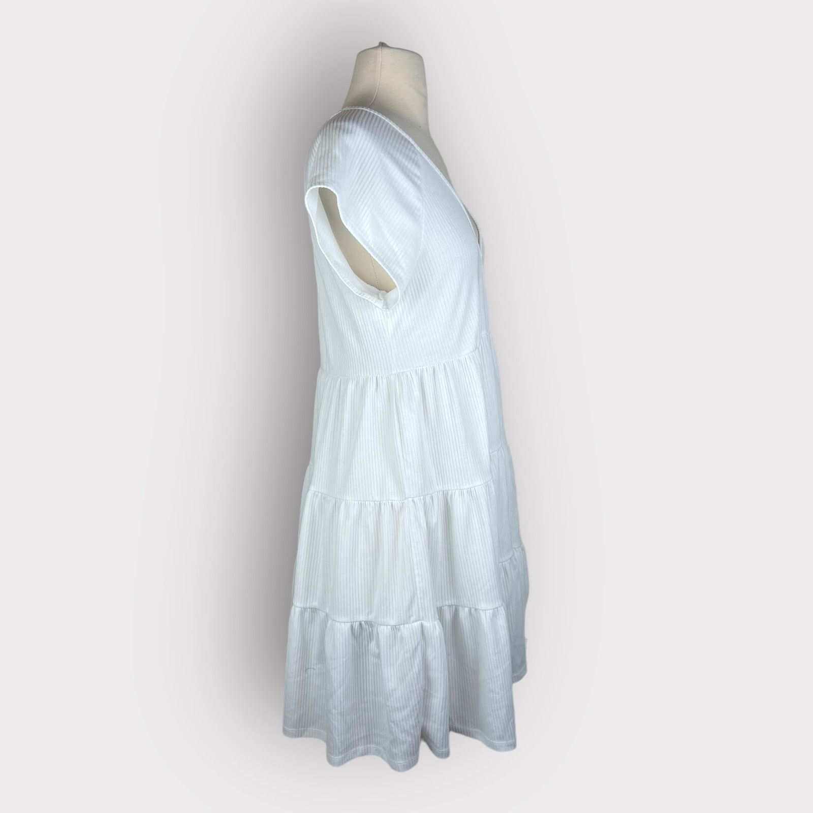Nordstrom Elodie | White Ribbed Tiered Mini Dress | Size Large Size L / US 10 / IT 46 - 3 Thumbnail