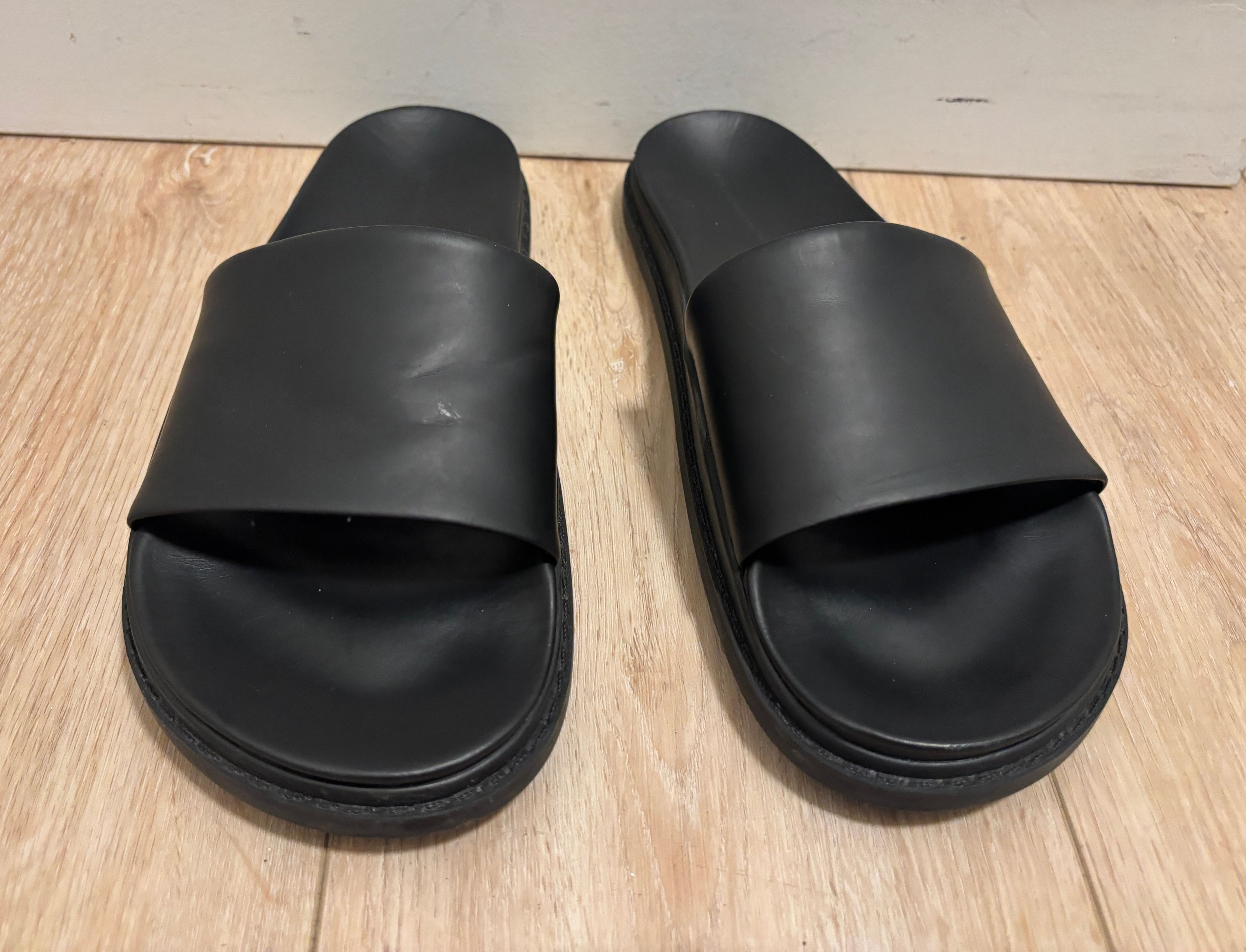 Alexander McQueen Alexander Wang x H&M Black Leather Slides - 10 Size US 10 / EU 43 - 10 Thumbnail